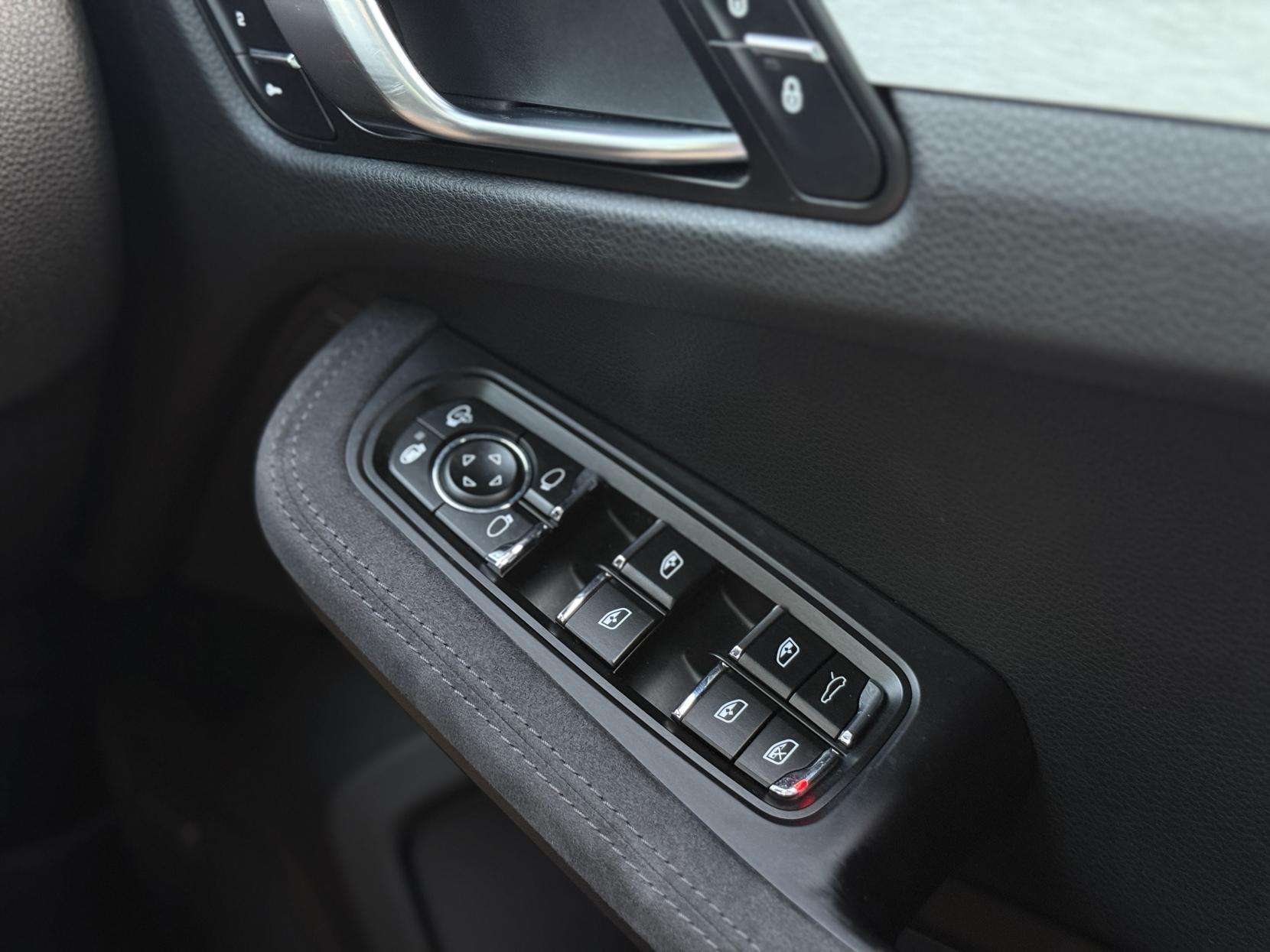 2017 PORSCHE MACAN 2017 PORSCHE MACAN