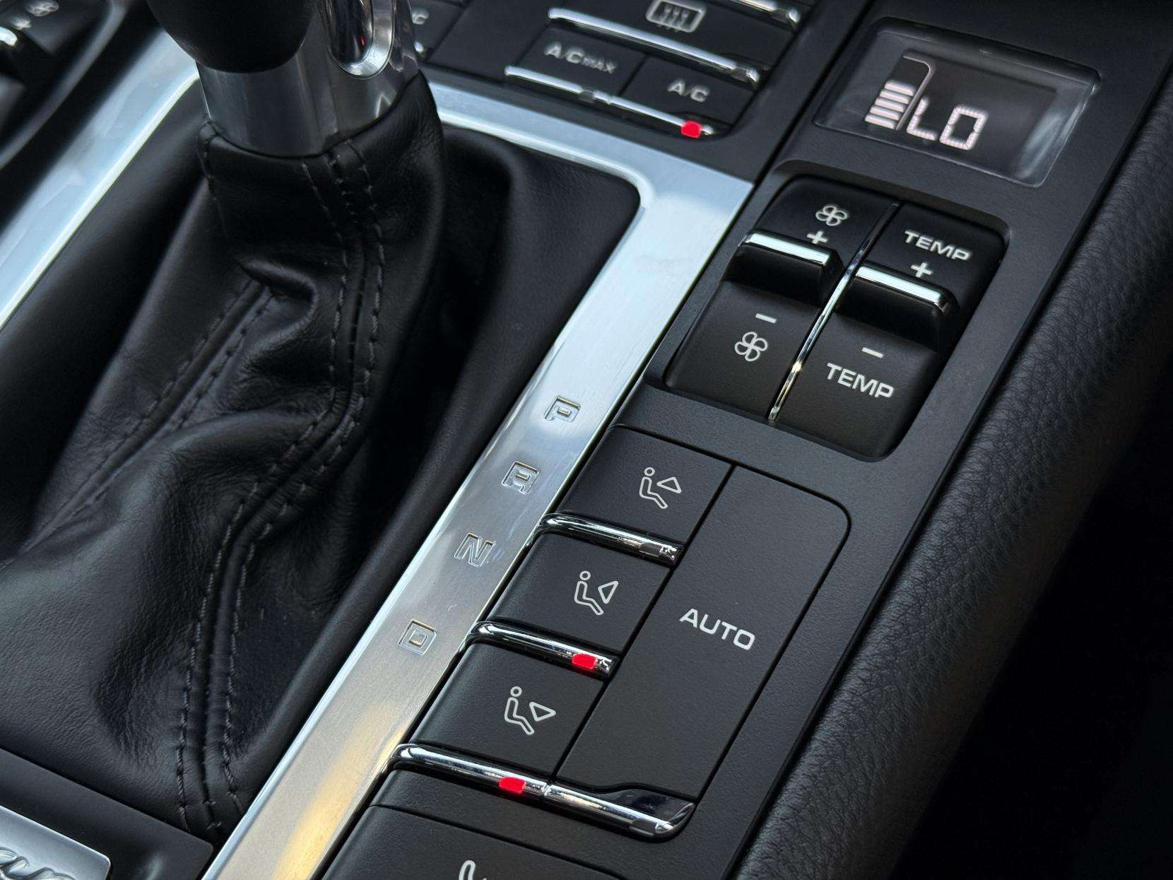 2017 PORSCHE MACAN 2017 PORSCHE MACAN