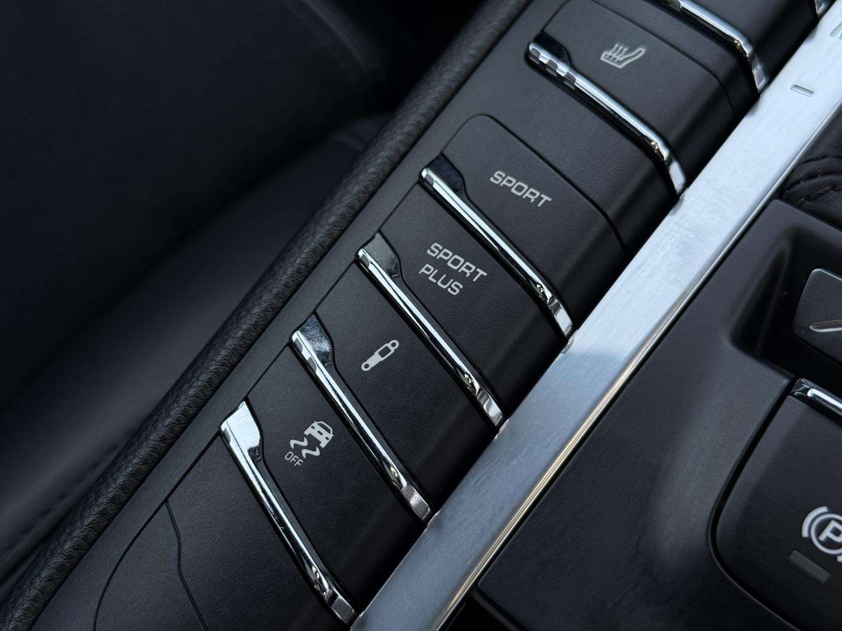 2017 PORSCHE MACAN 2017 PORSCHE MACAN