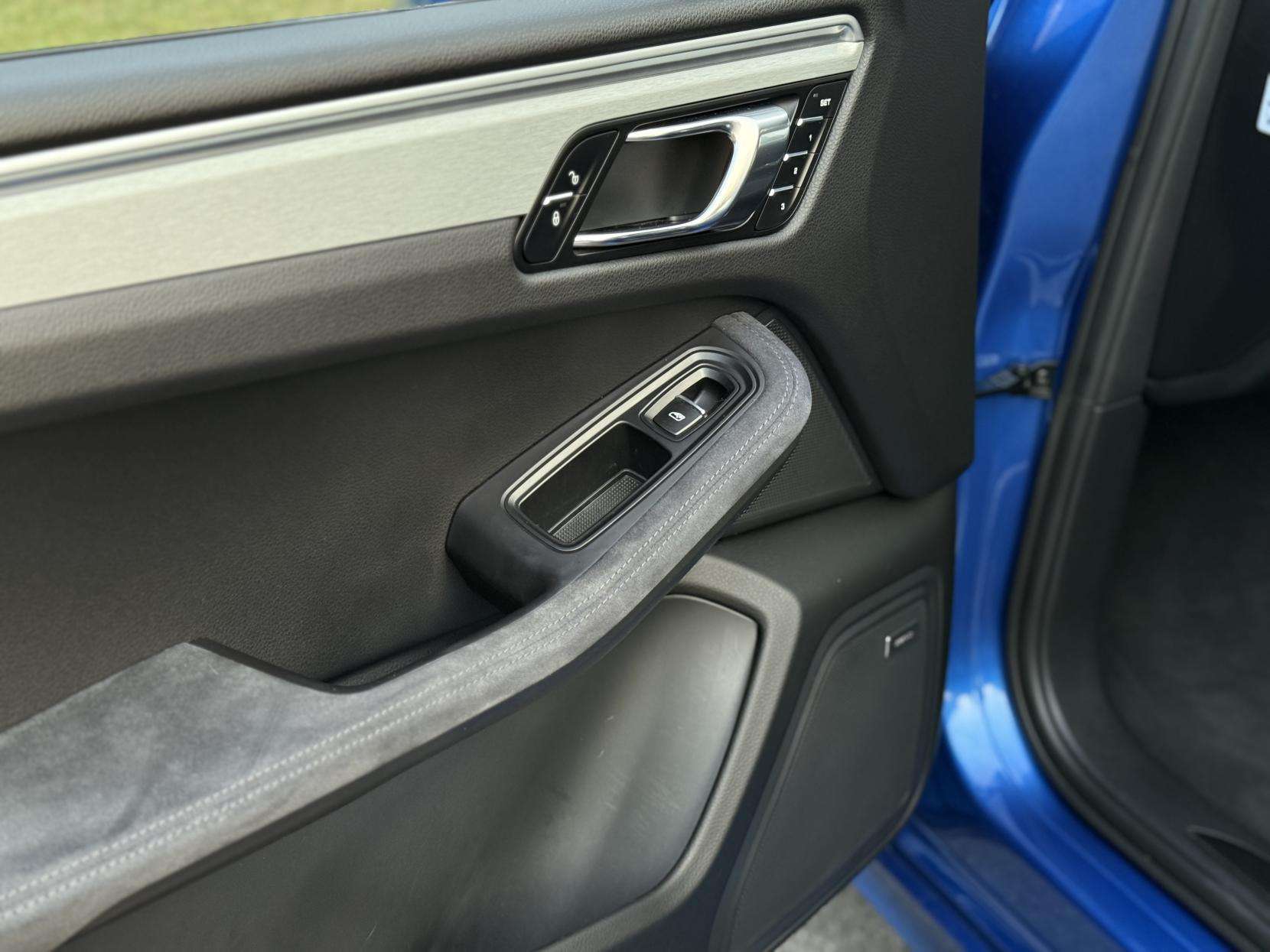 2017 PORSCHE MACAN 2017 PORSCHE MACAN