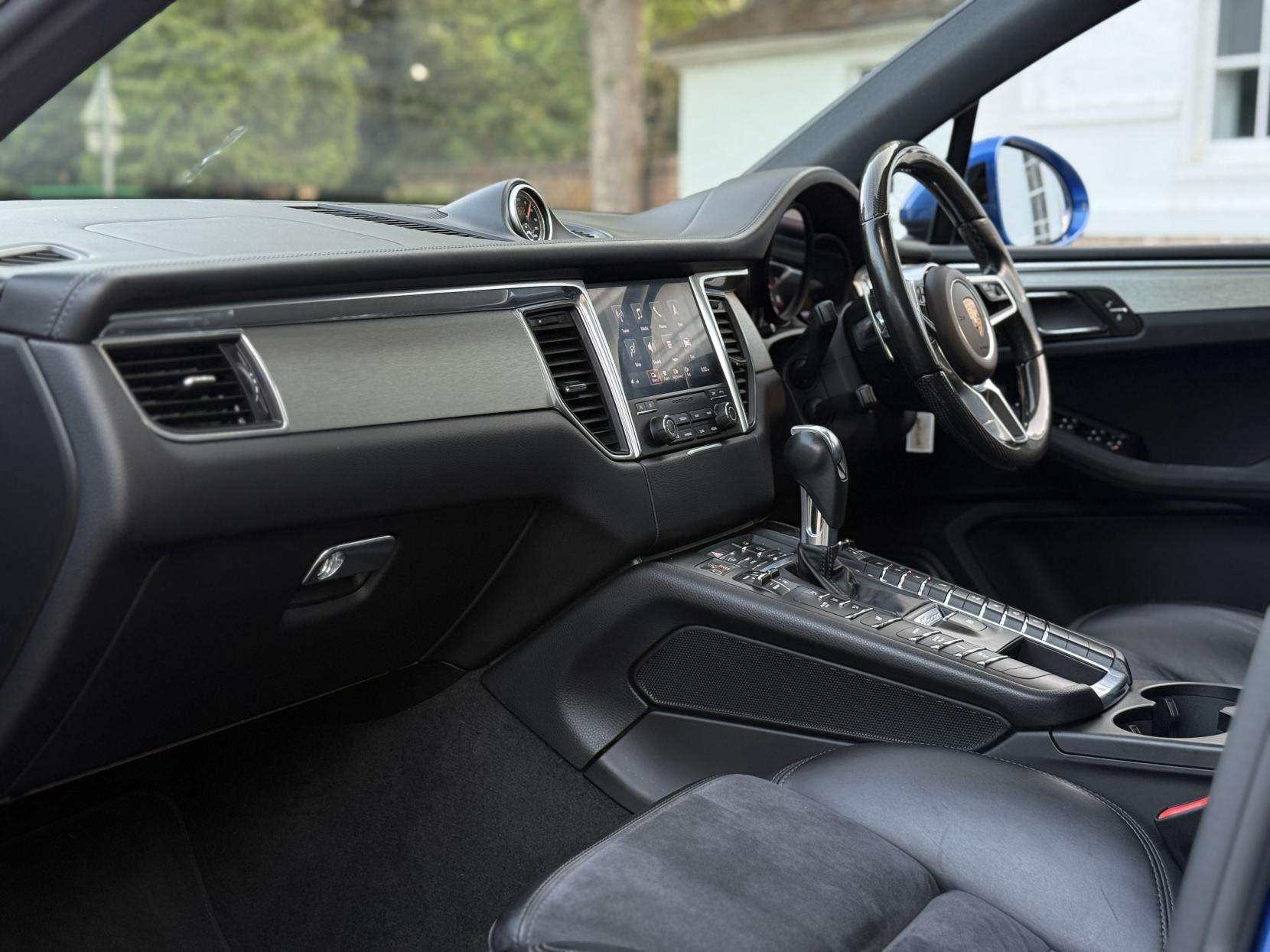 2017 PORSCHE MACAN 2017 PORSCHE MACAN