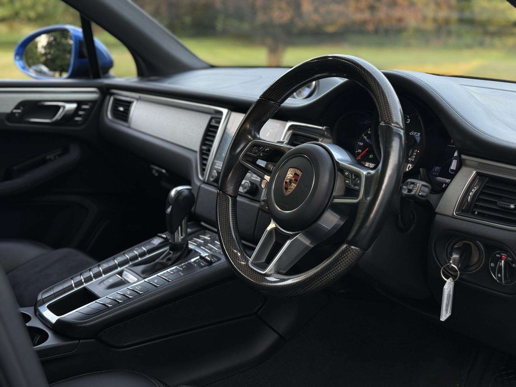 2017 PORSCHE MACAN 2017 PORSCHE MACAN