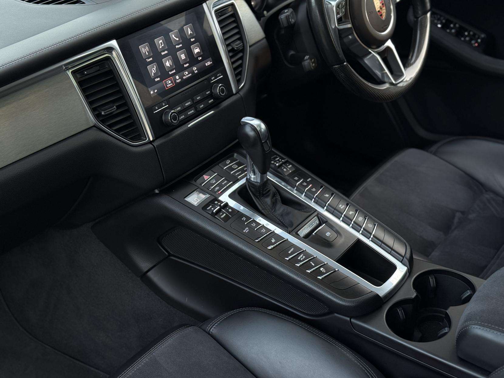 2017 PORSCHE MACAN 2017 PORSCHE MACAN