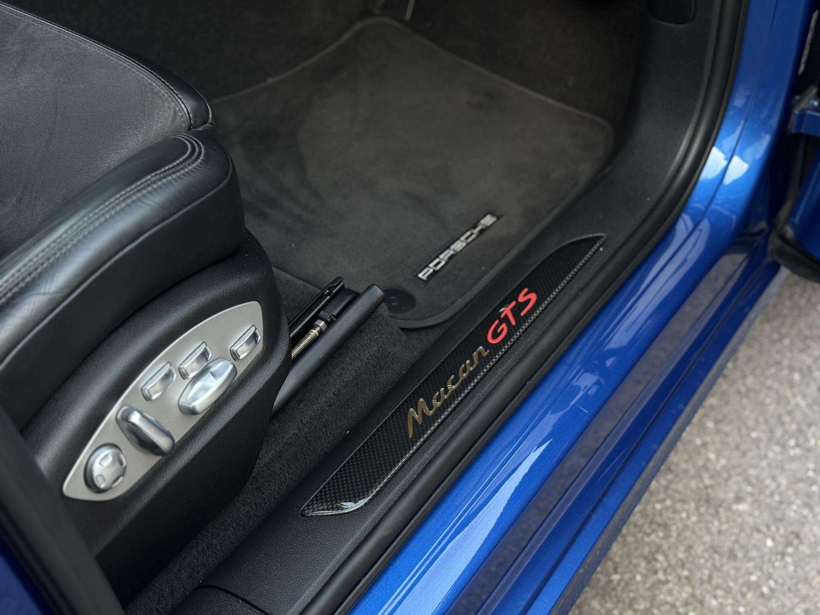 2017 PORSCHE MACAN 2017 PORSCHE MACAN