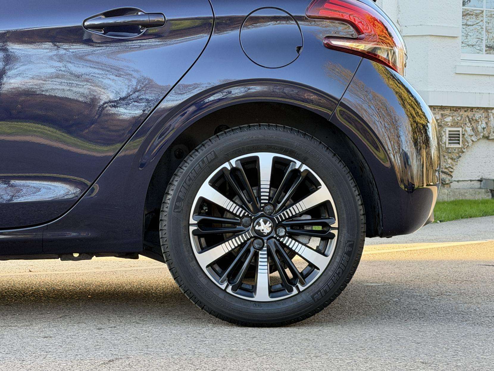 2019 PEUGEOT 208 2019 PEUGEOT 208