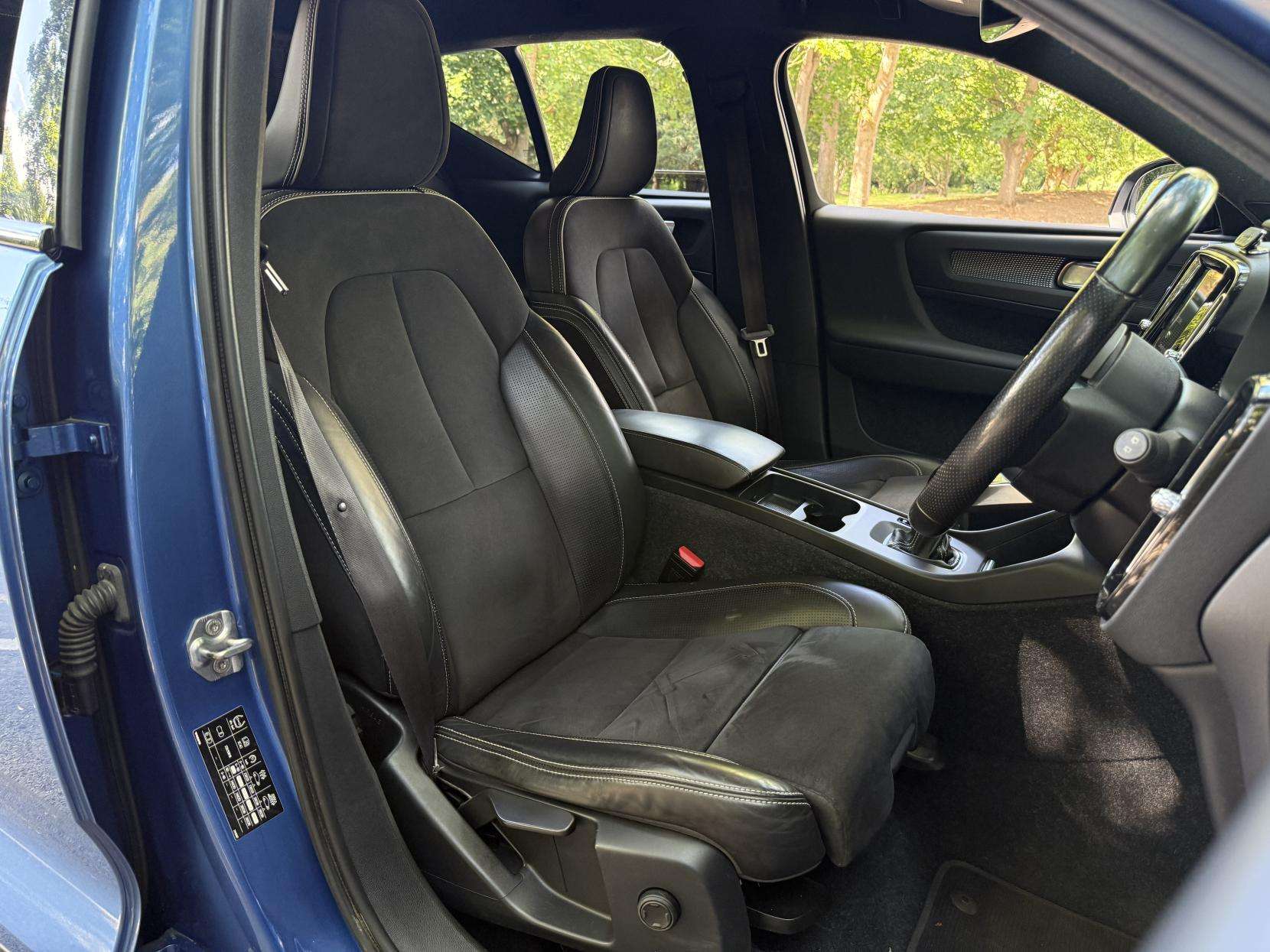 2019 VOLVO XC40 2019 VOLVO XC40