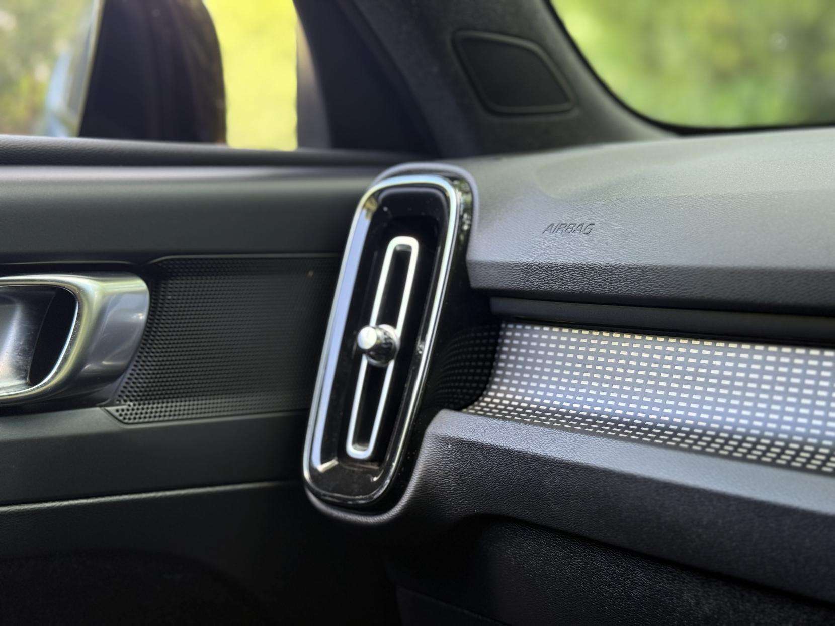 2019 VOLVO XC40 2019 VOLVO XC40