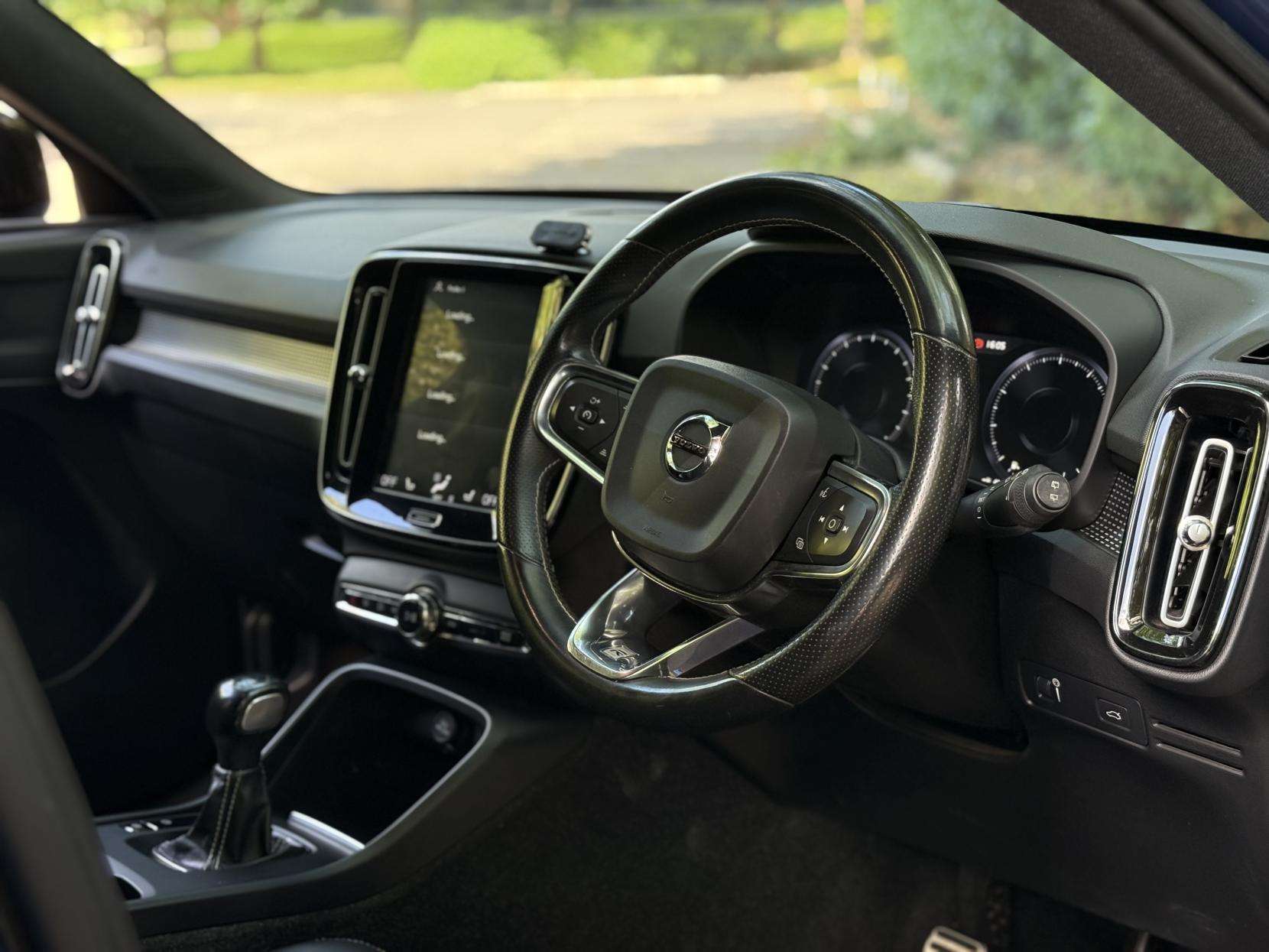 2019 VOLVO XC40 2019 VOLVO XC40