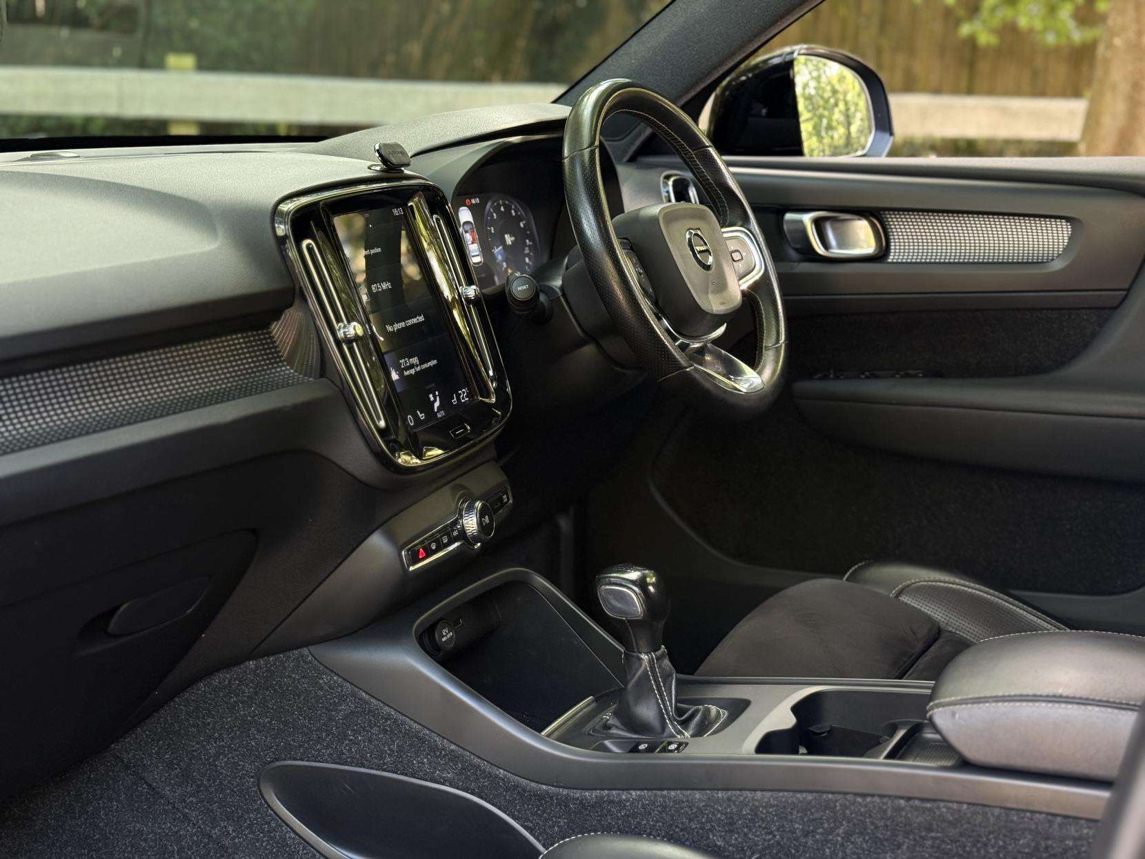 2019 VOLVO XC40 2019 VOLVO XC40