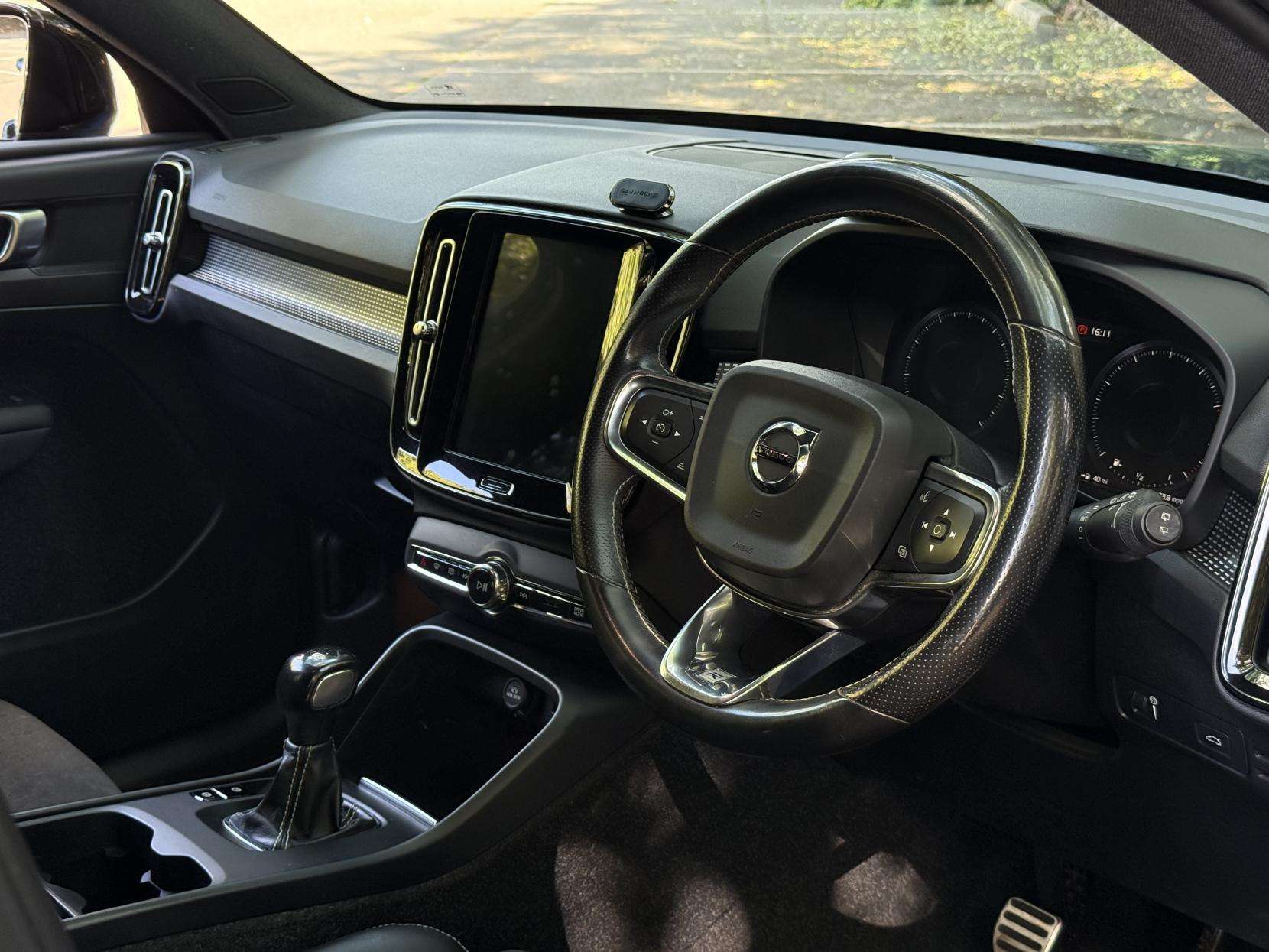 2019 VOLVO XC40 2019 VOLVO XC40