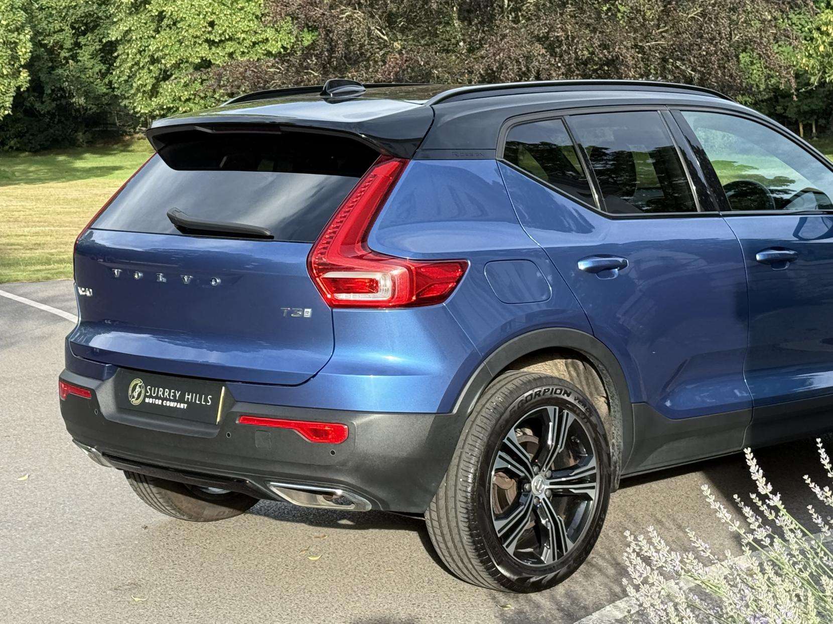2019 VOLVO XC40 2019 VOLVO XC40