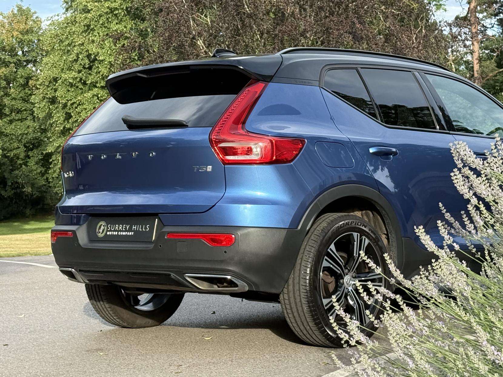2019 VOLVO XC40 2019 VOLVO XC40