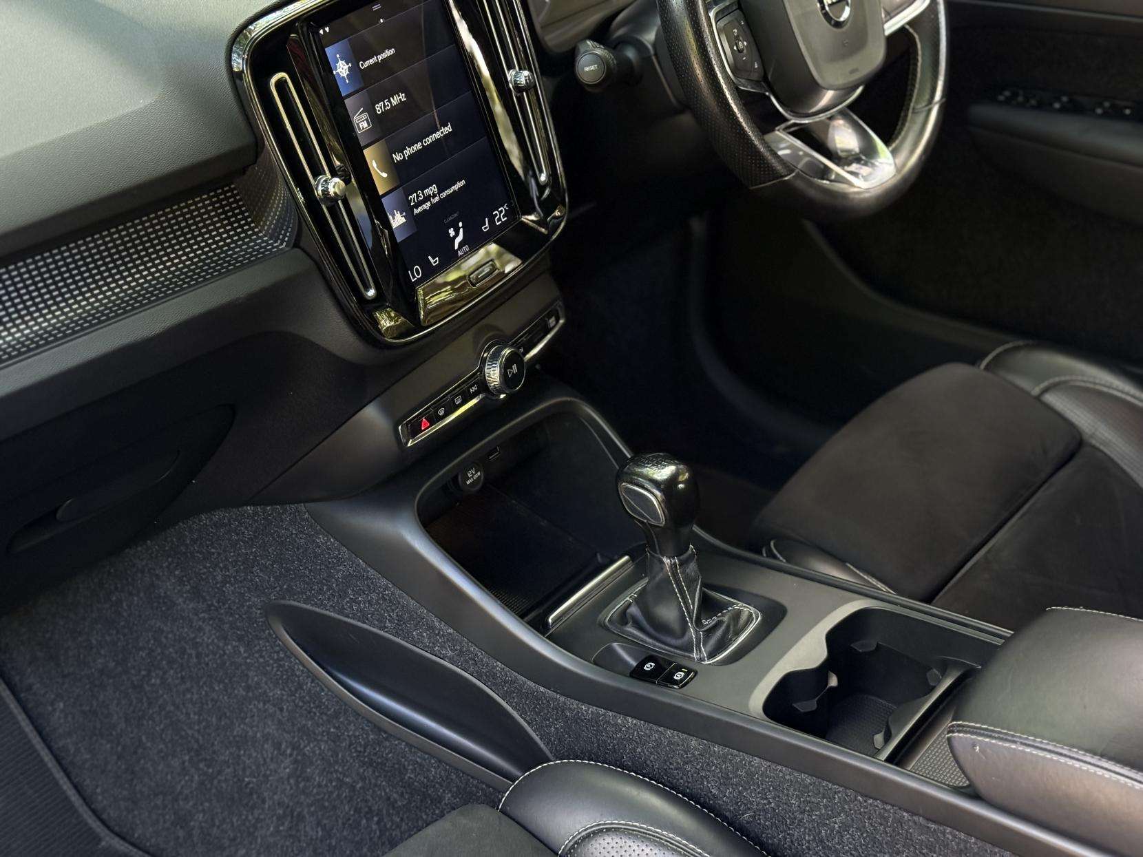 2019 VOLVO XC40 2019 VOLVO XC40