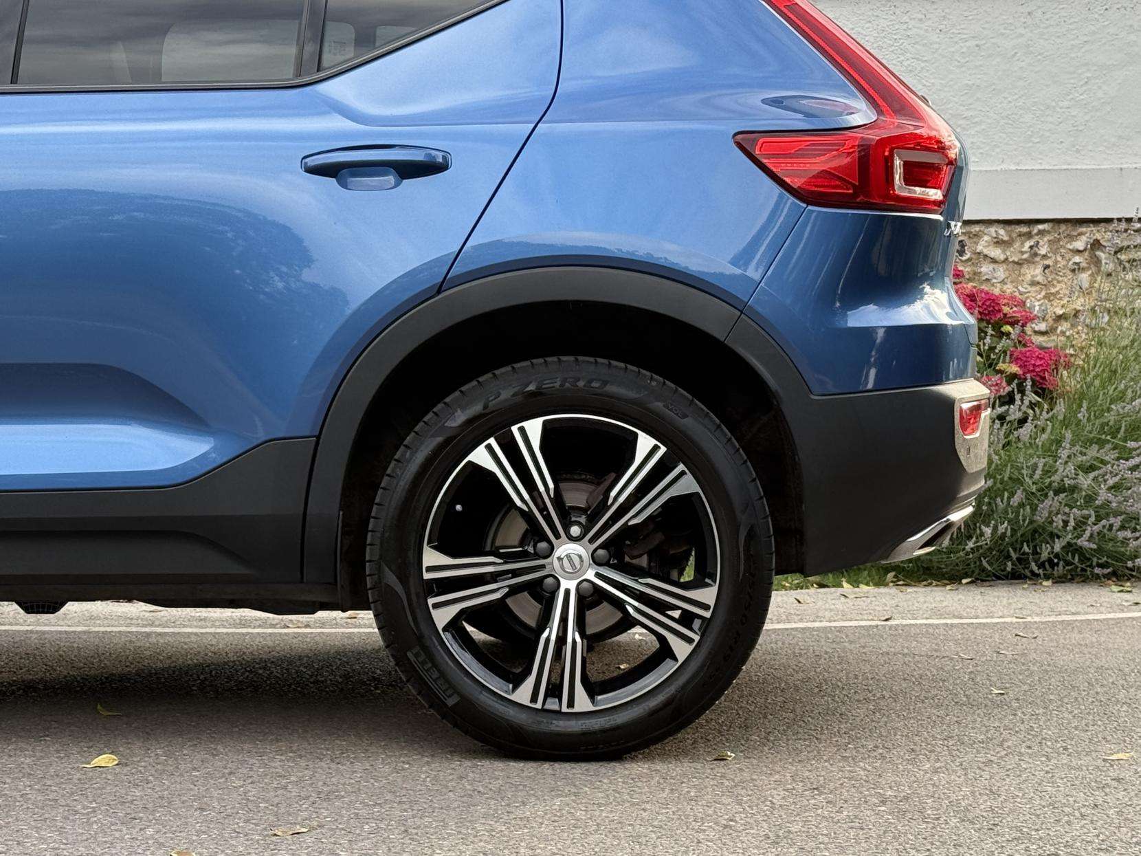 2019 VOLVO XC40 2019 VOLVO XC40