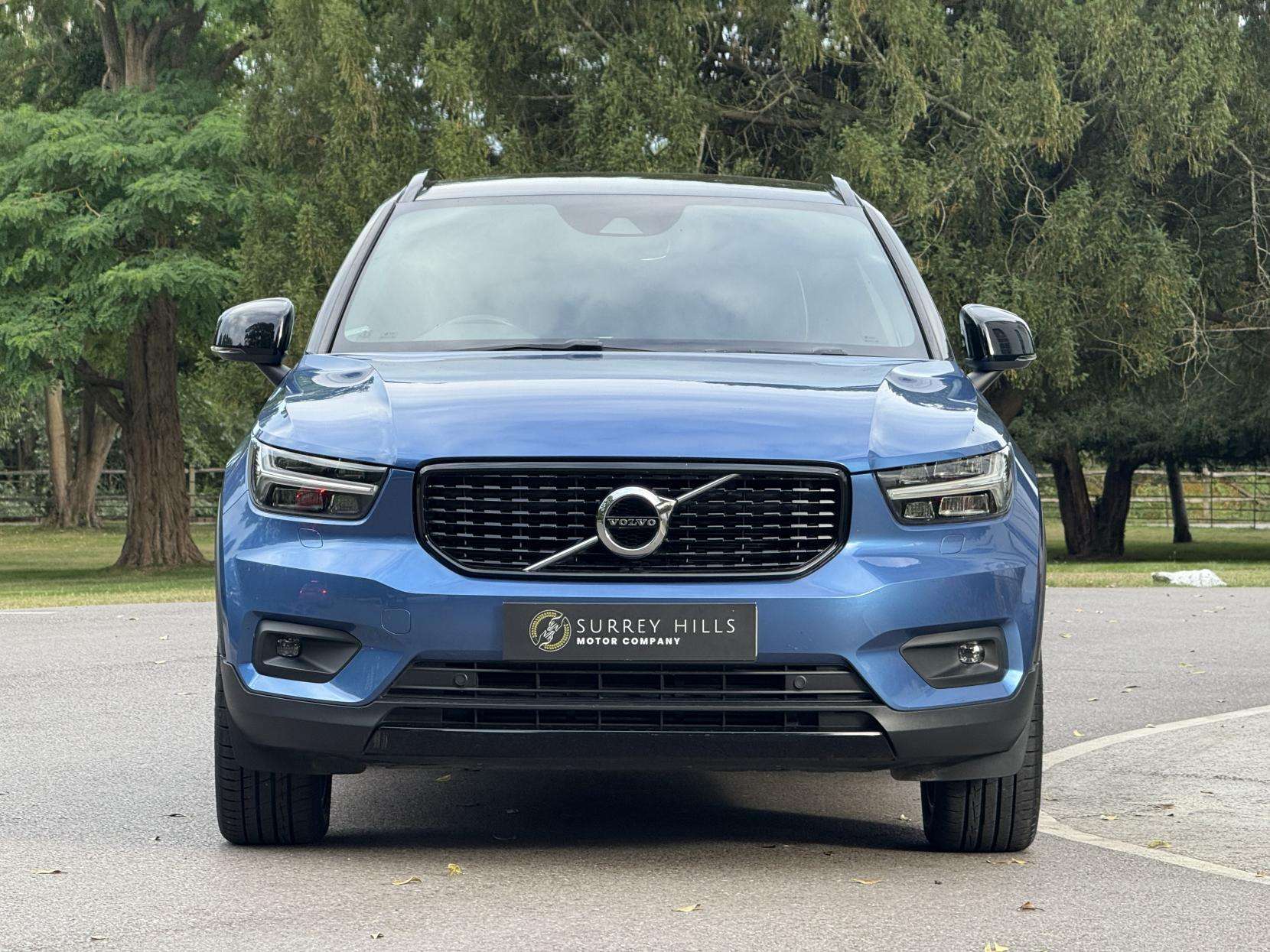 A 2019 VOLVO XC40 1.5 T3 R-Design SUV 5dr Petrol Manual Euro 6 (s/s) (156 ps) A 2019 VOLVO XC40 1.5 T3 R-Design SUV 5dr Petrol Manual Euro 6 (s/s) (156 ps)