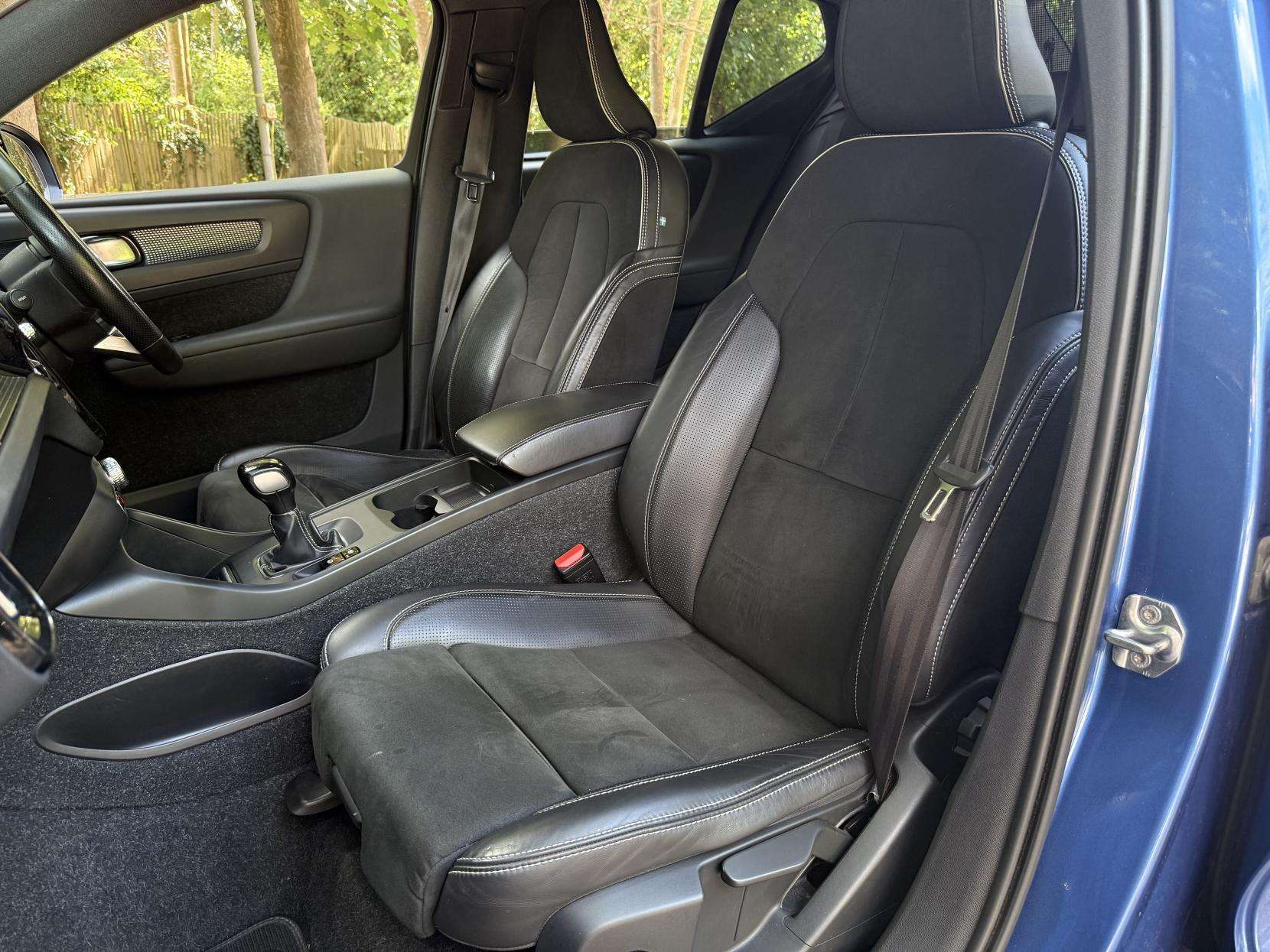 2019 VOLVO XC40 2019 VOLVO XC40