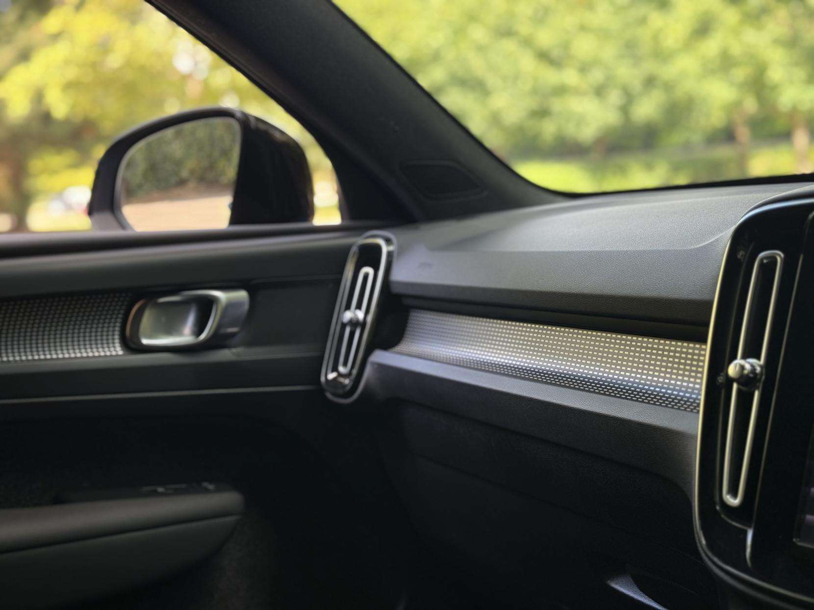 2019 VOLVO XC40 2019 VOLVO XC40