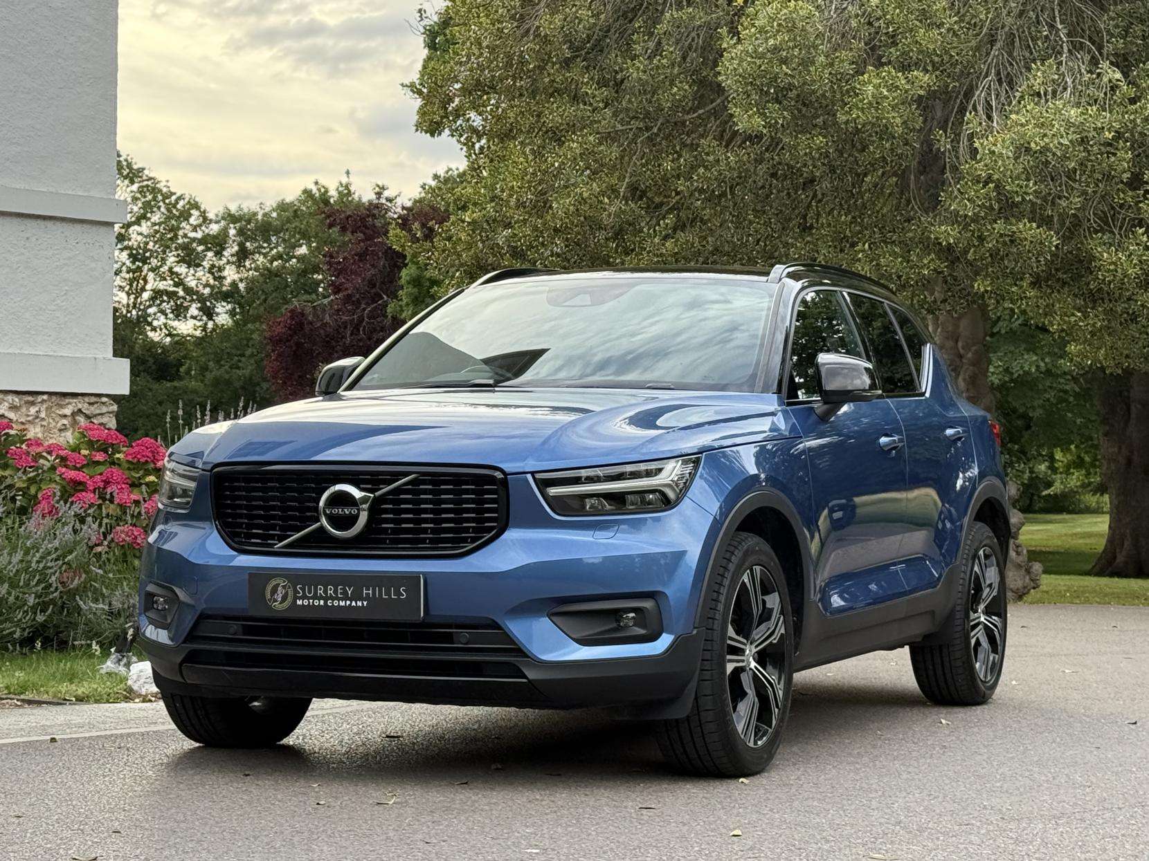 A 2019 VOLVO XC40 1.5 T3 R-Design SUV 5dr Petrol Manual Euro 6 (s/s) (156 ps) A 2019 VOLVO XC40 1.5 T3 R-Design SUV 5dr Petrol Manual Euro 6 (s/s) (156 ps)