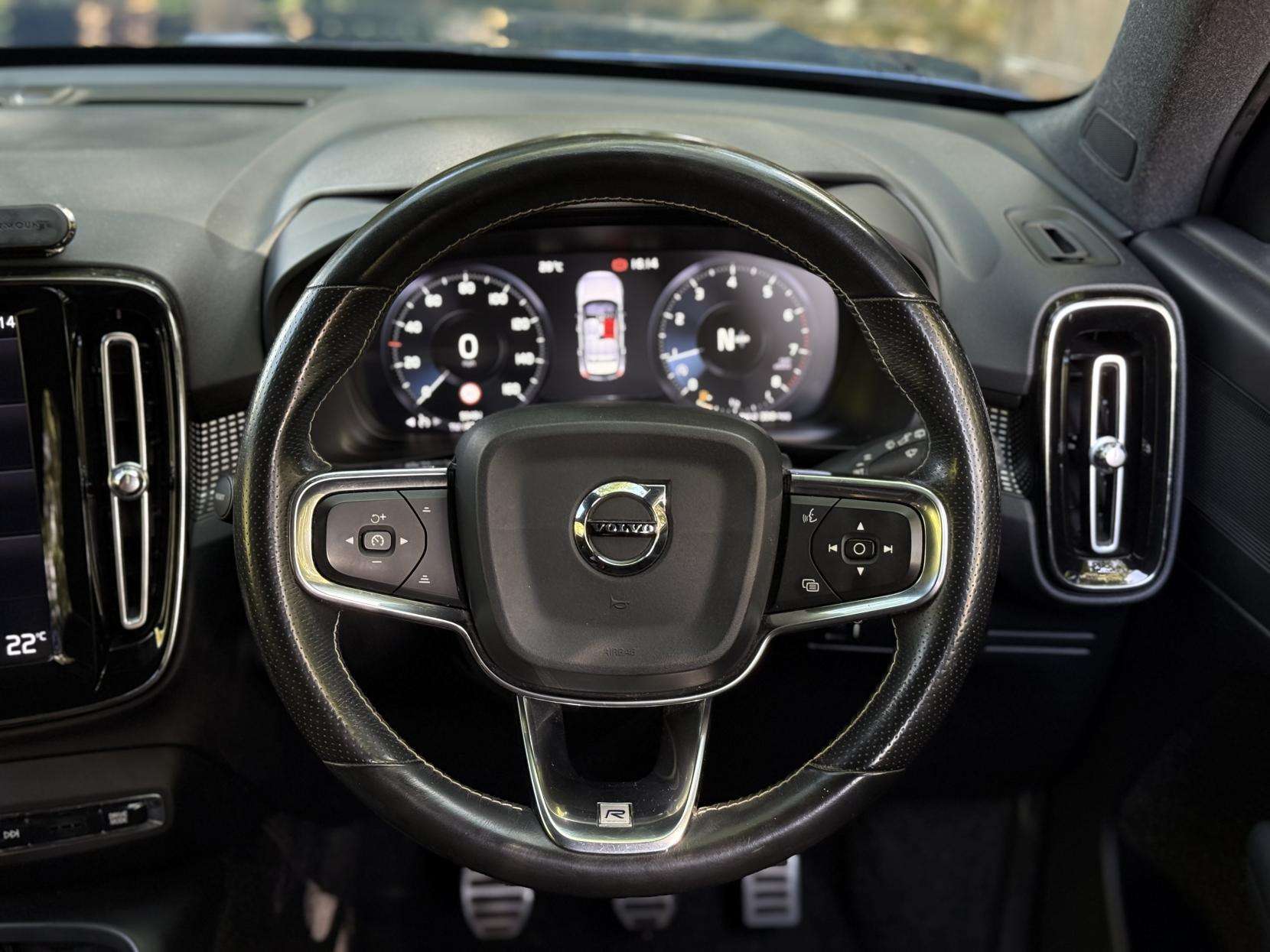 2019 VOLVO XC40 2019 VOLVO XC40