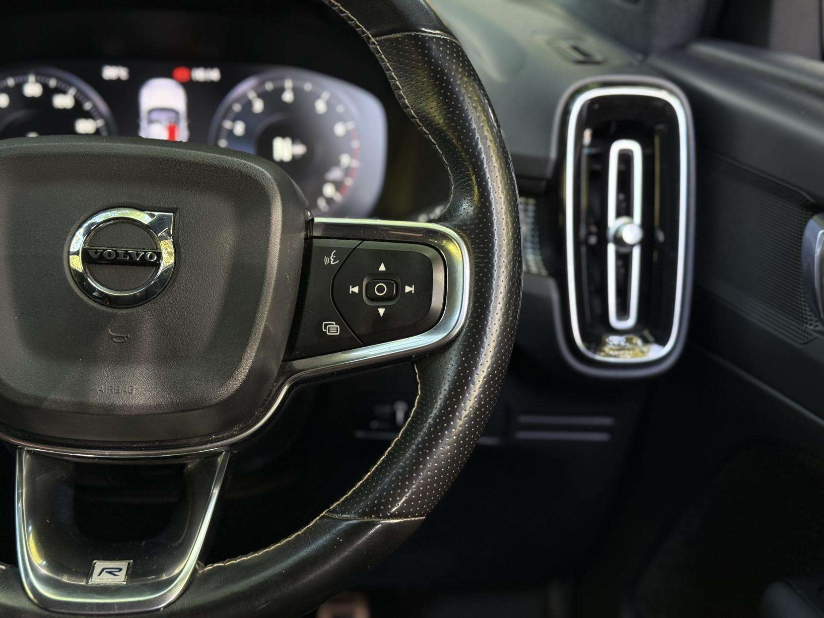 2019 VOLVO XC40 2019 VOLVO XC40