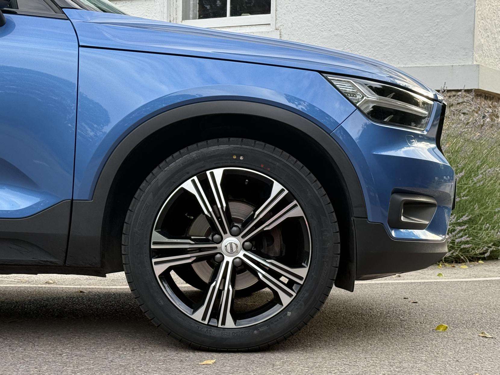 2019 VOLVO XC40 2019 VOLVO XC40