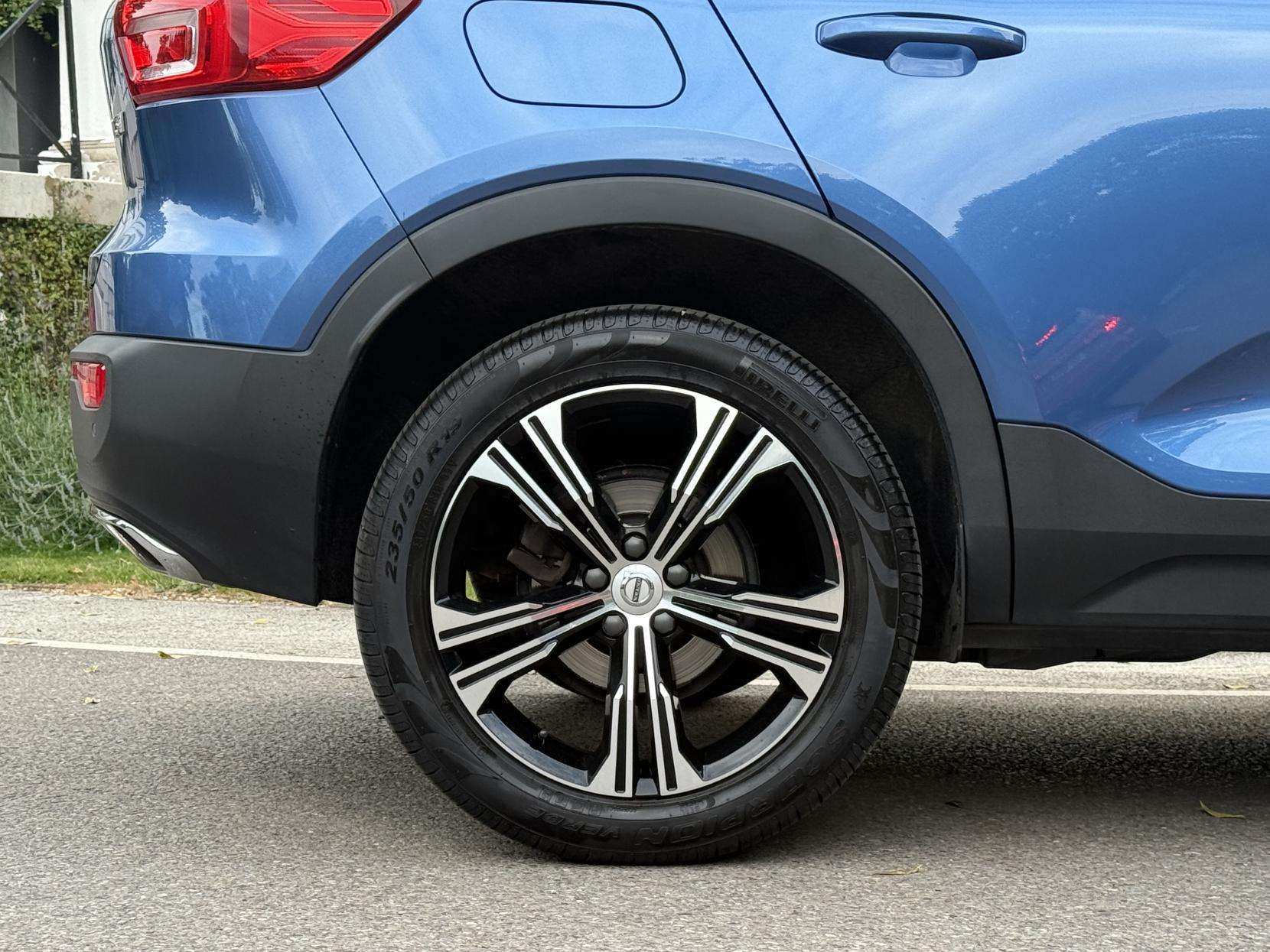 2019 VOLVO XC40 2019 VOLVO XC40