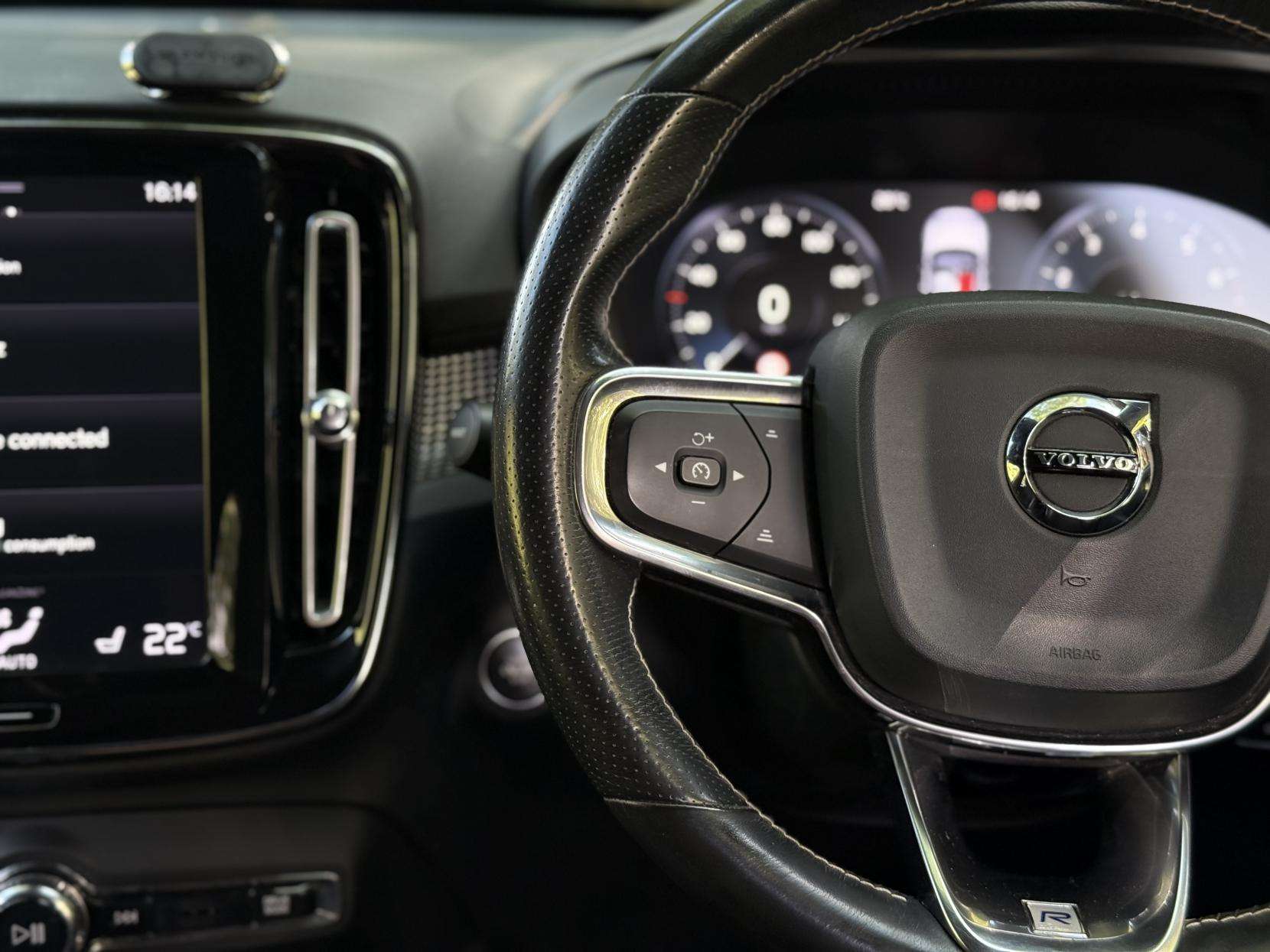 2019 VOLVO XC40 2019 VOLVO XC40