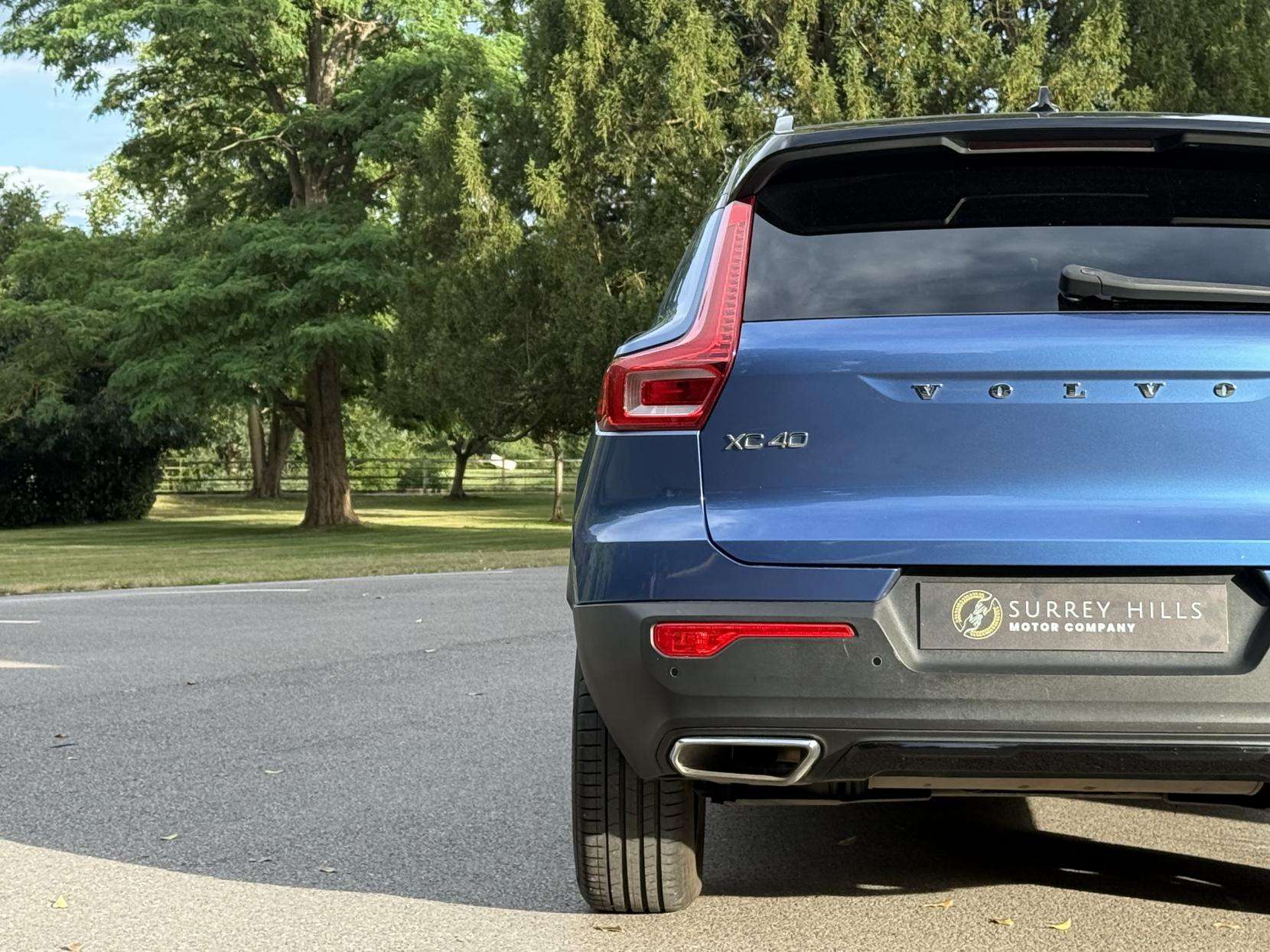 2019 VOLVO XC40 2019 VOLVO XC40