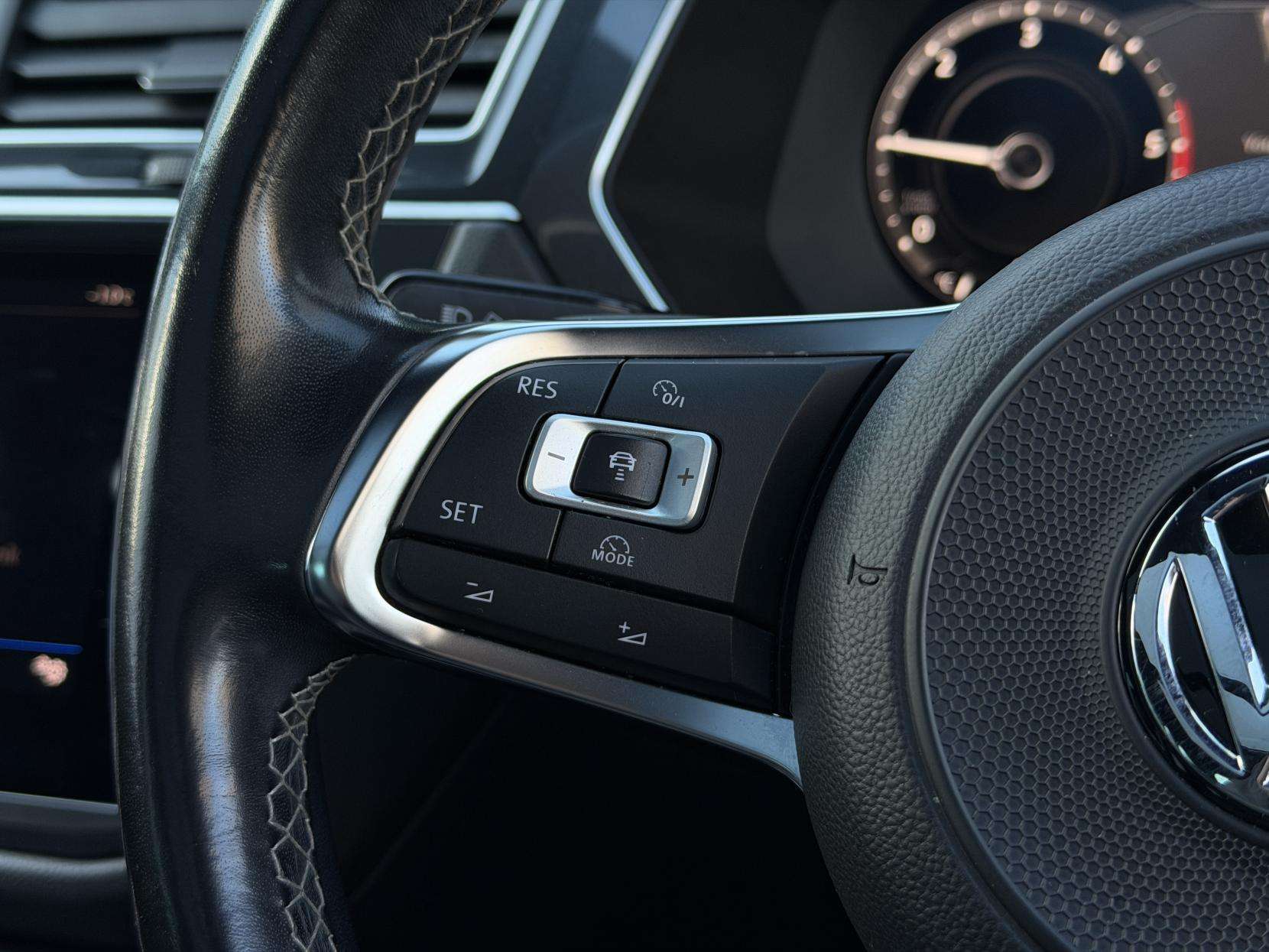 2018 VOLKSWAGEN TIGUAN 2018 VOLKSWAGEN TIGUAN