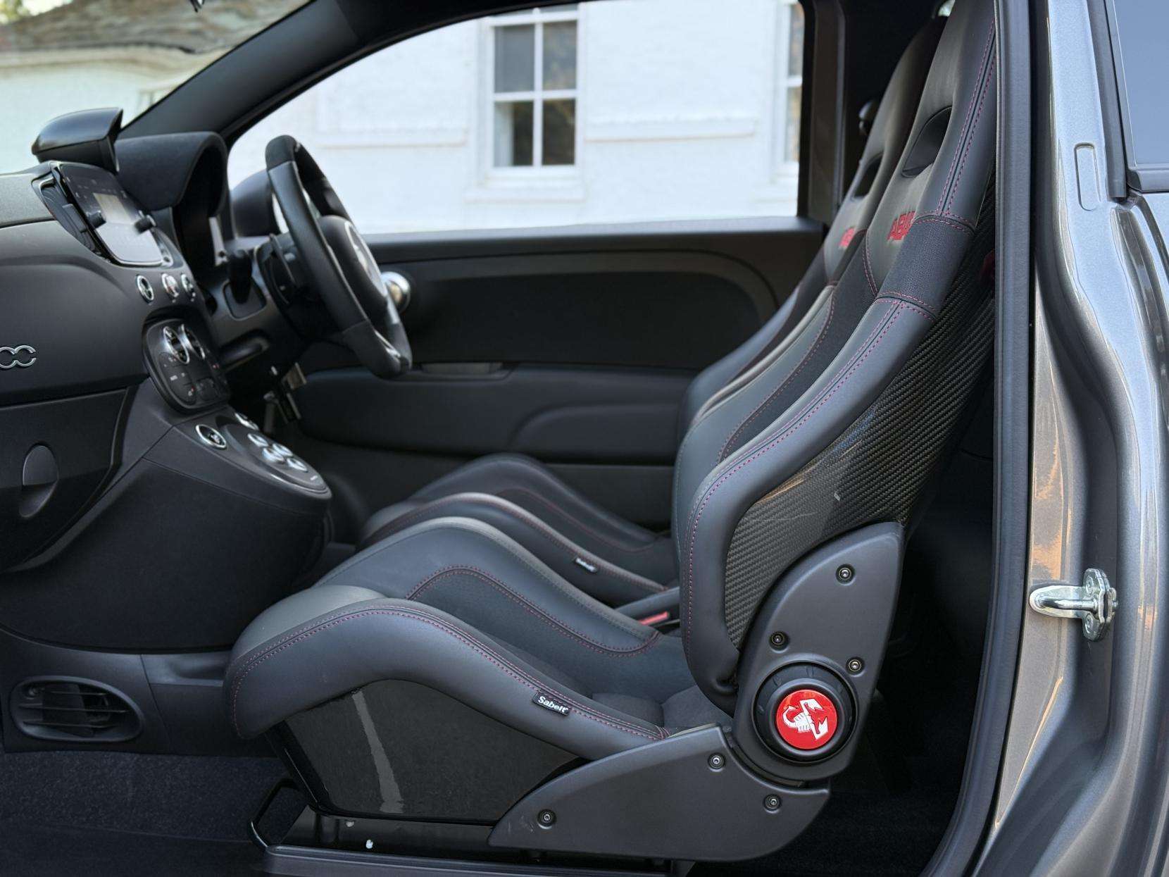 2024 ABARTH 695 2024 ABARTH 695