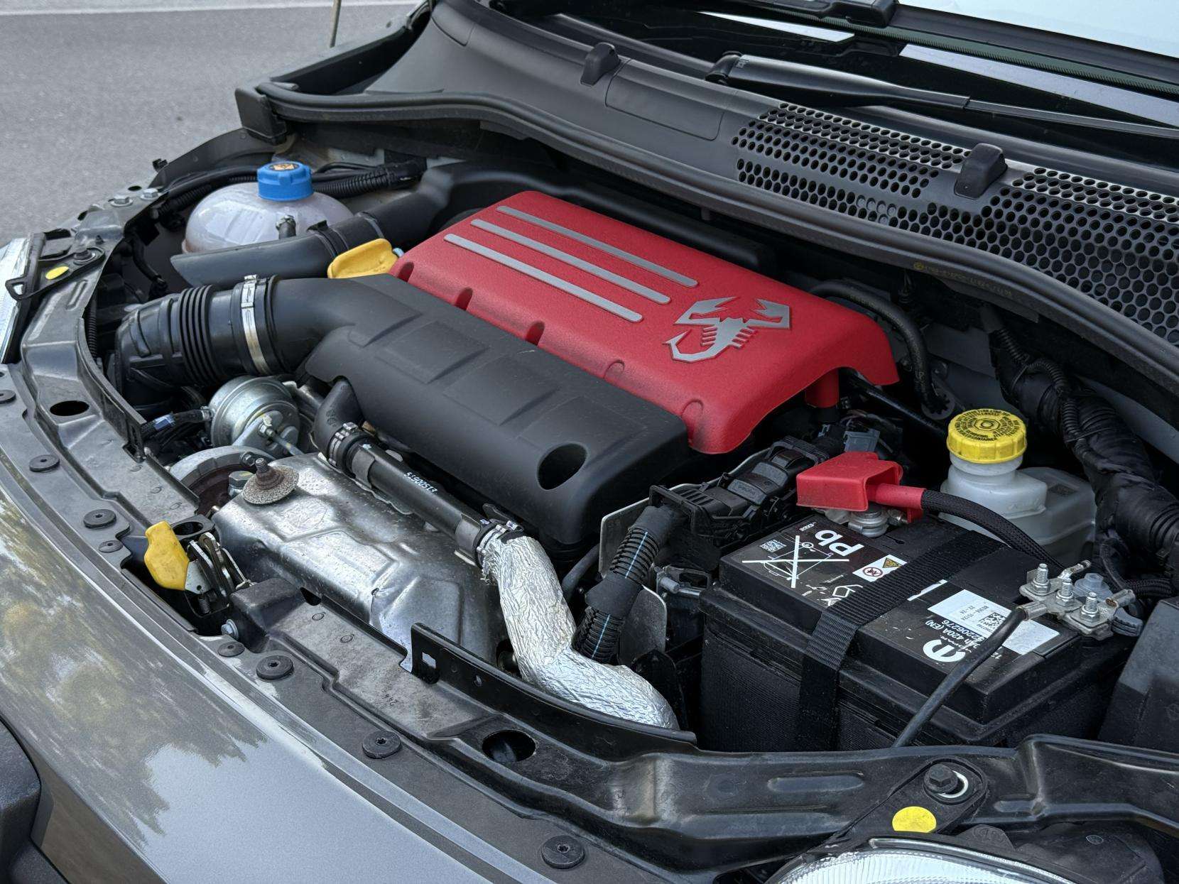 2024 ABARTH 695 2024 ABARTH 695