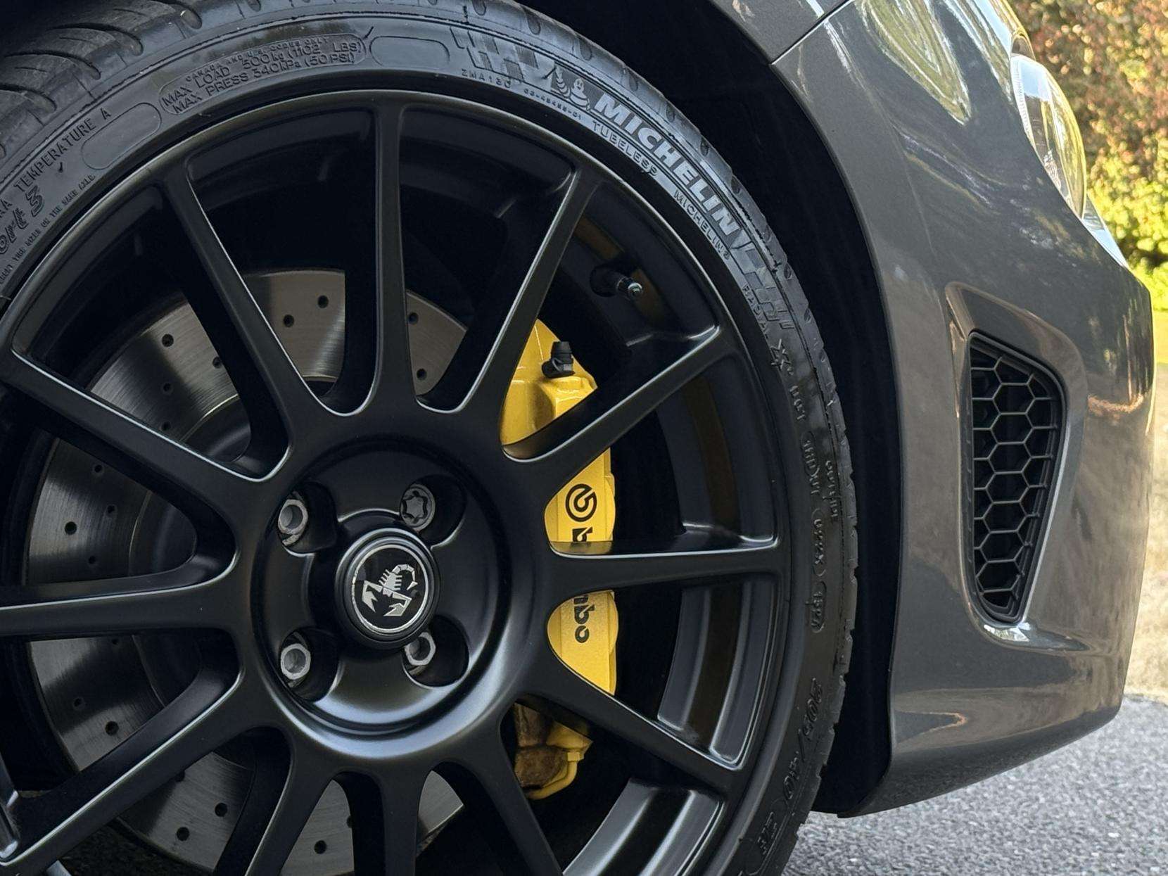 2024 ABARTH 695 2024 ABARTH 695