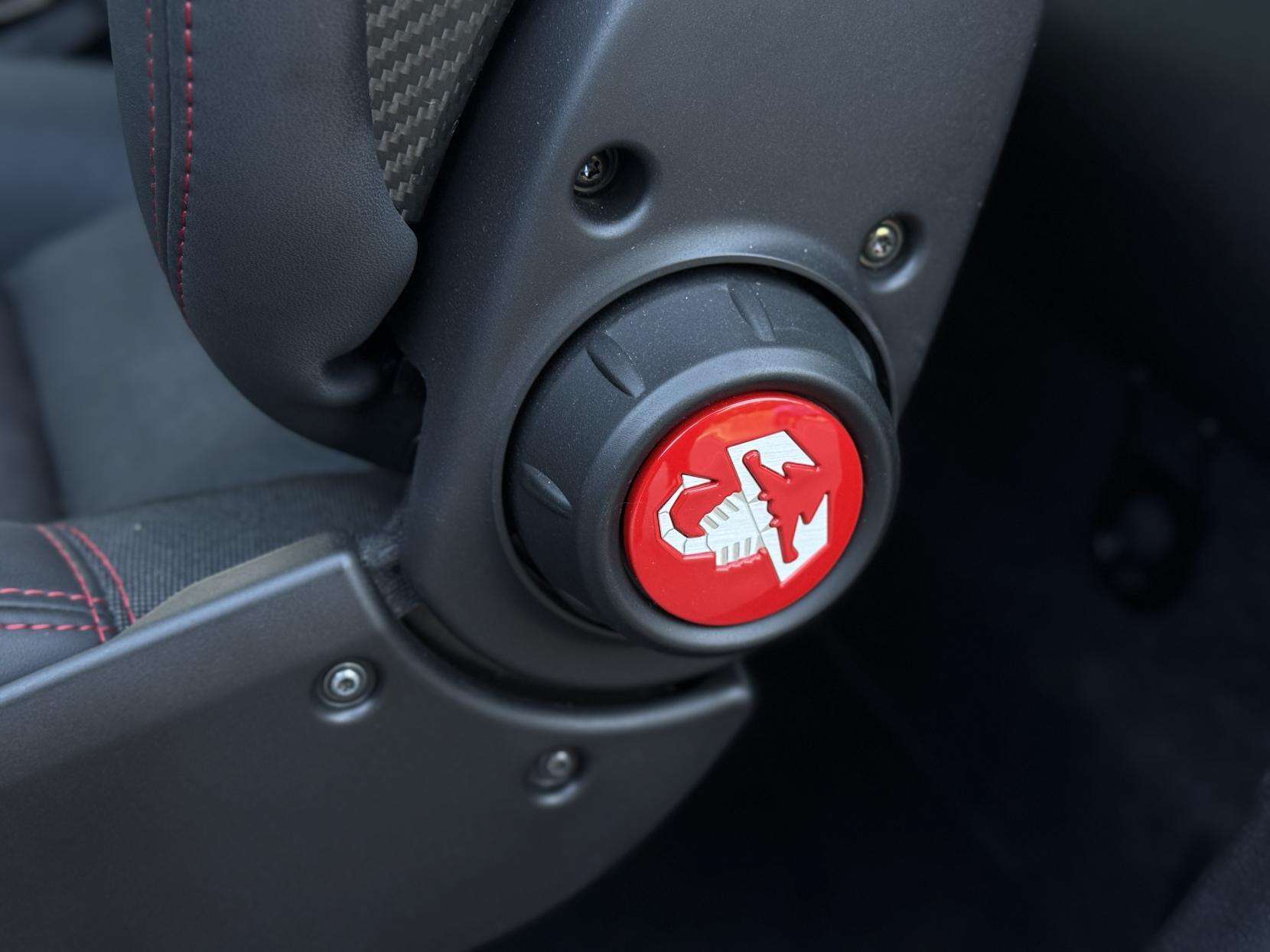 2024 ABARTH 695 2024 ABARTH 695