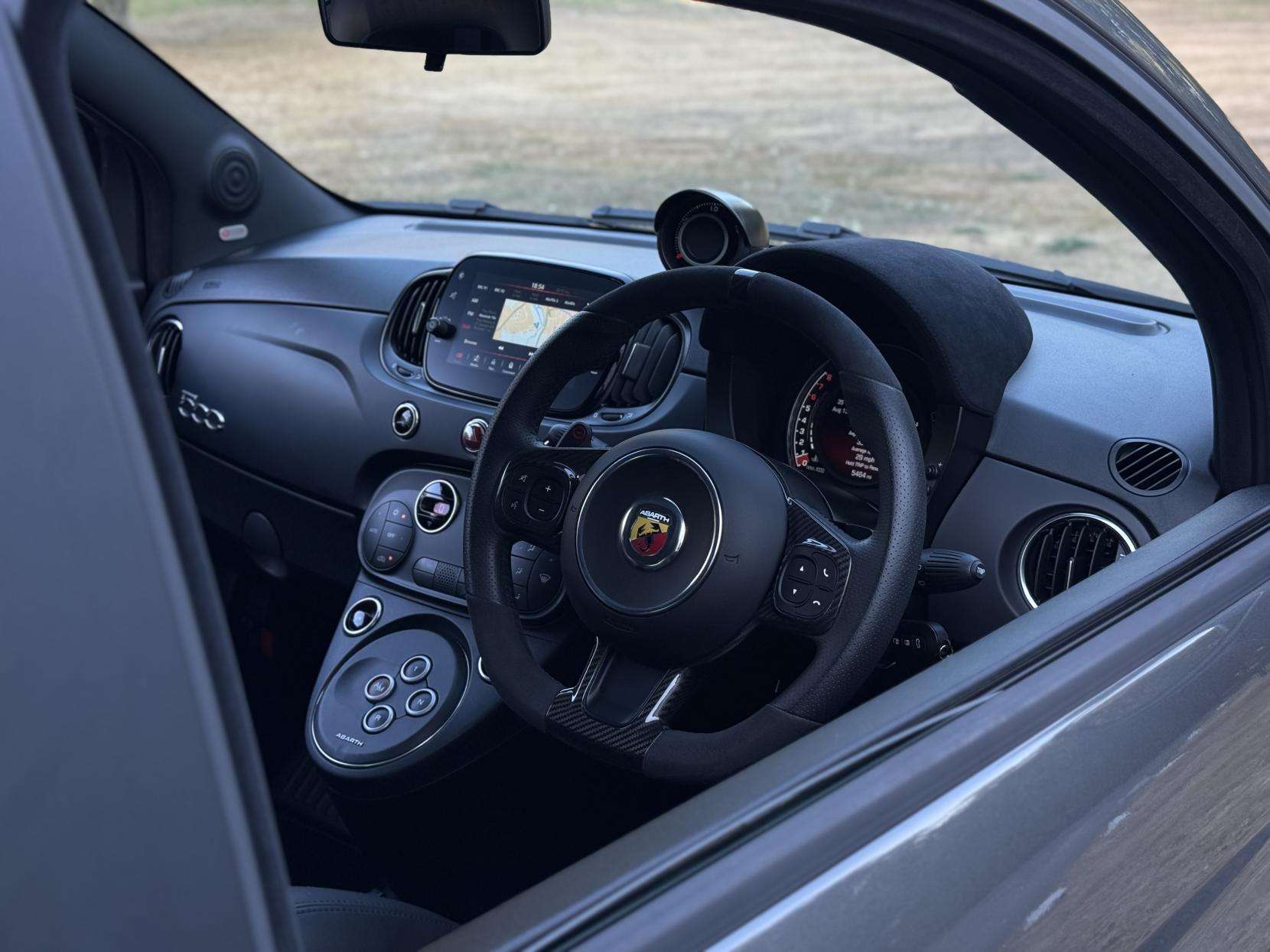 2024 ABARTH 695 2024 ABARTH 695