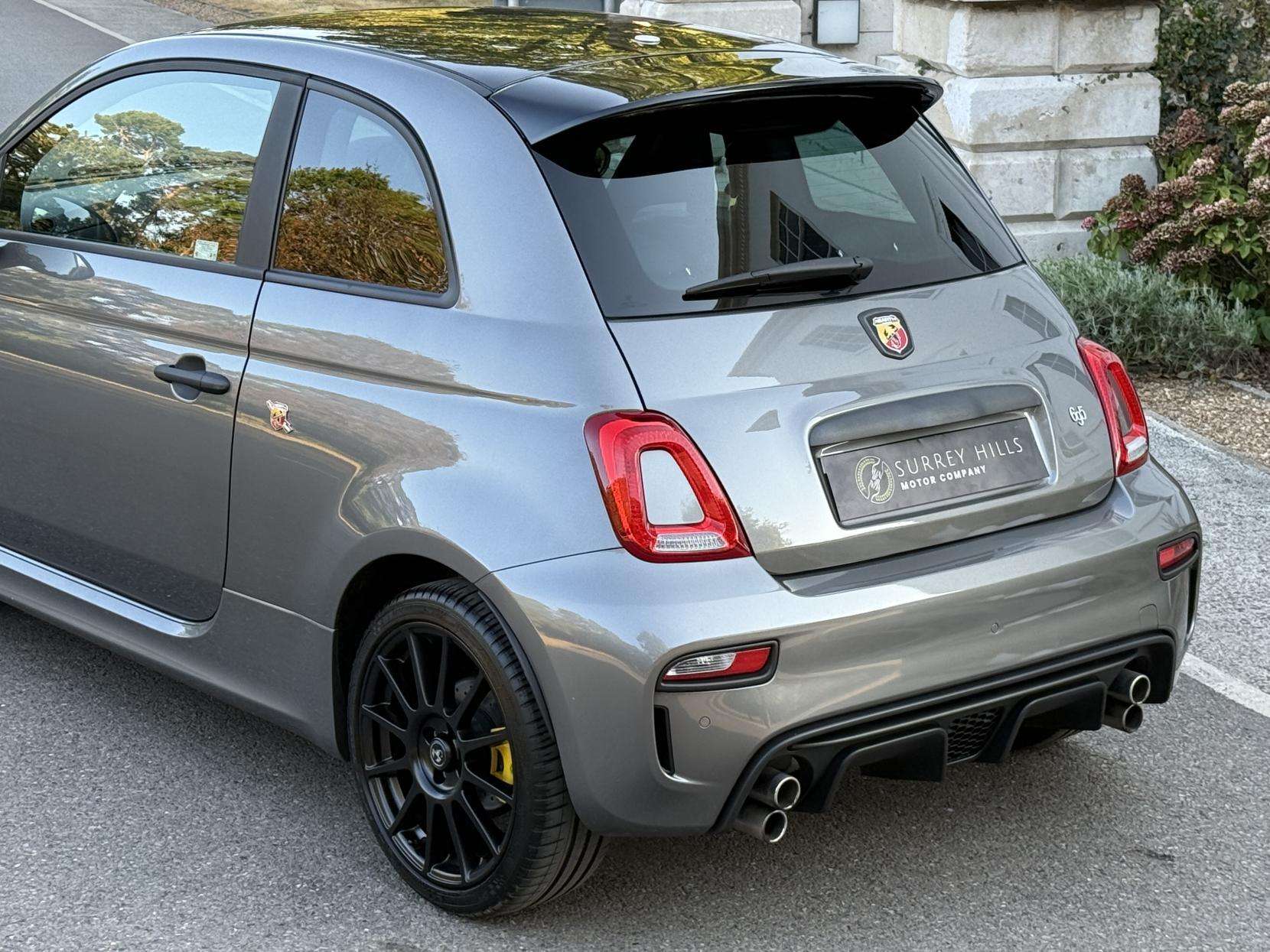 2024 ABARTH 695 2024 ABARTH 695