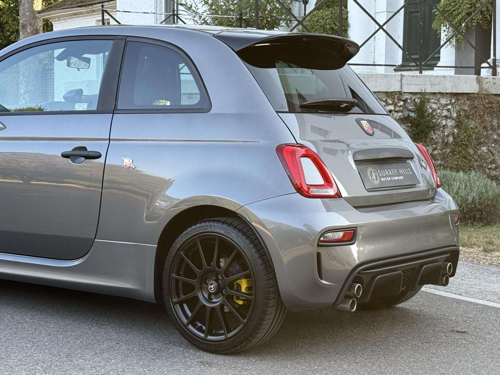 2024 ABARTH 695 2024 ABARTH 695