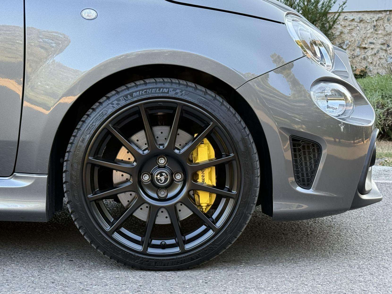 2024 ABARTH 695 2024 ABARTH 695