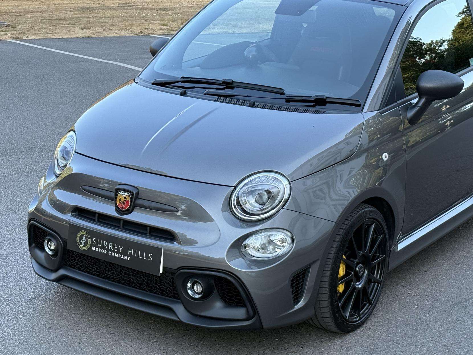 2024 ABARTH 695 2024 ABARTH 695