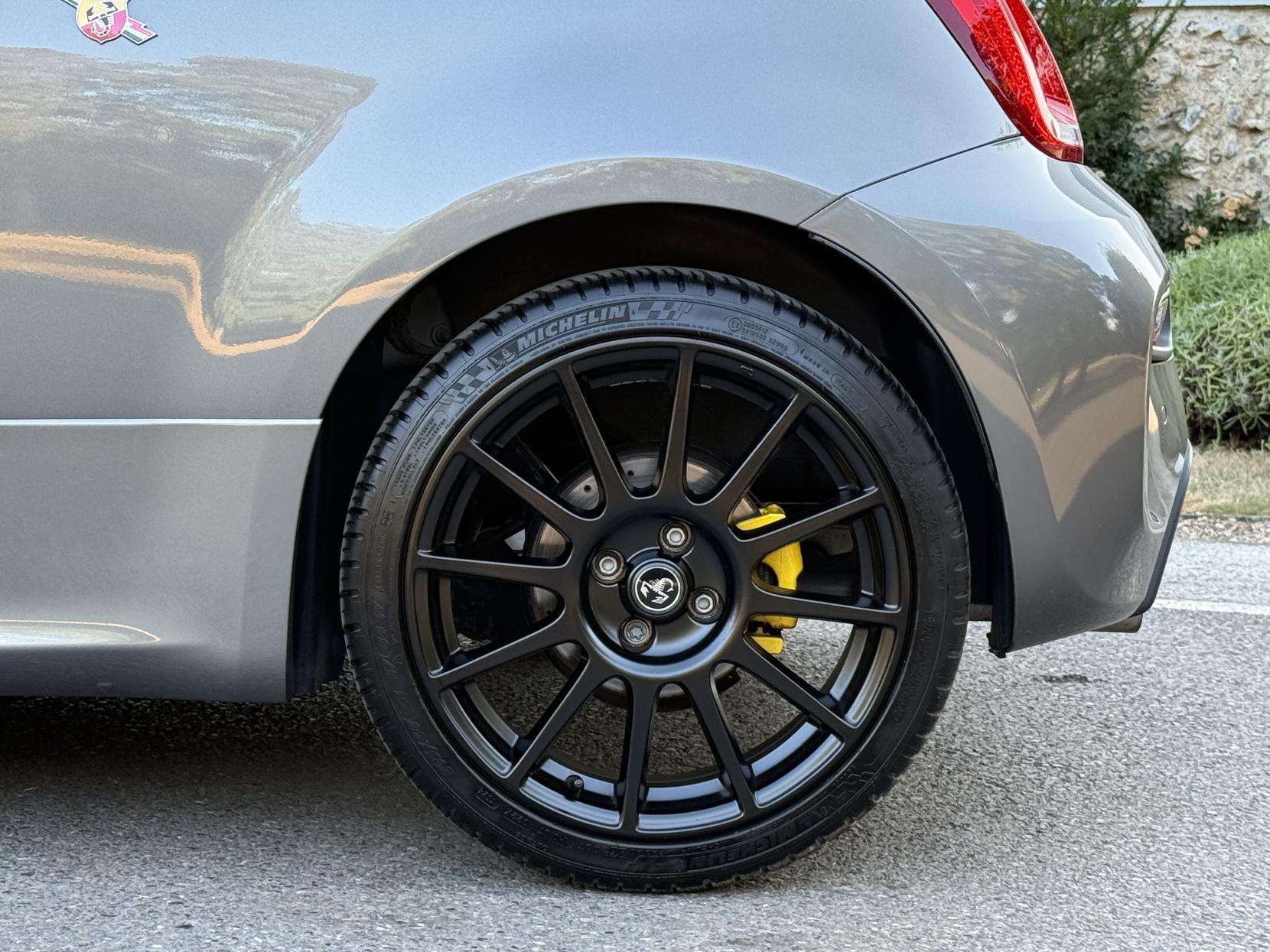 2024 ABARTH 695 2024 ABARTH 695