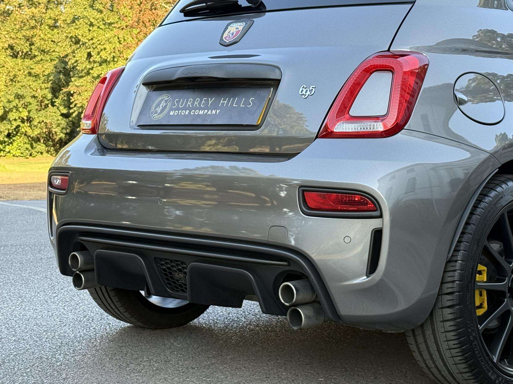 2024 ABARTH 695 2024 ABARTH 695