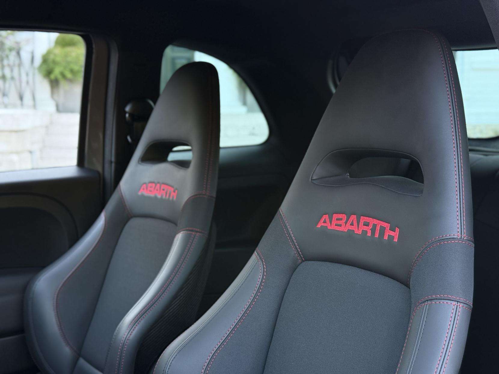 2024 ABARTH 695 2024 ABARTH 695