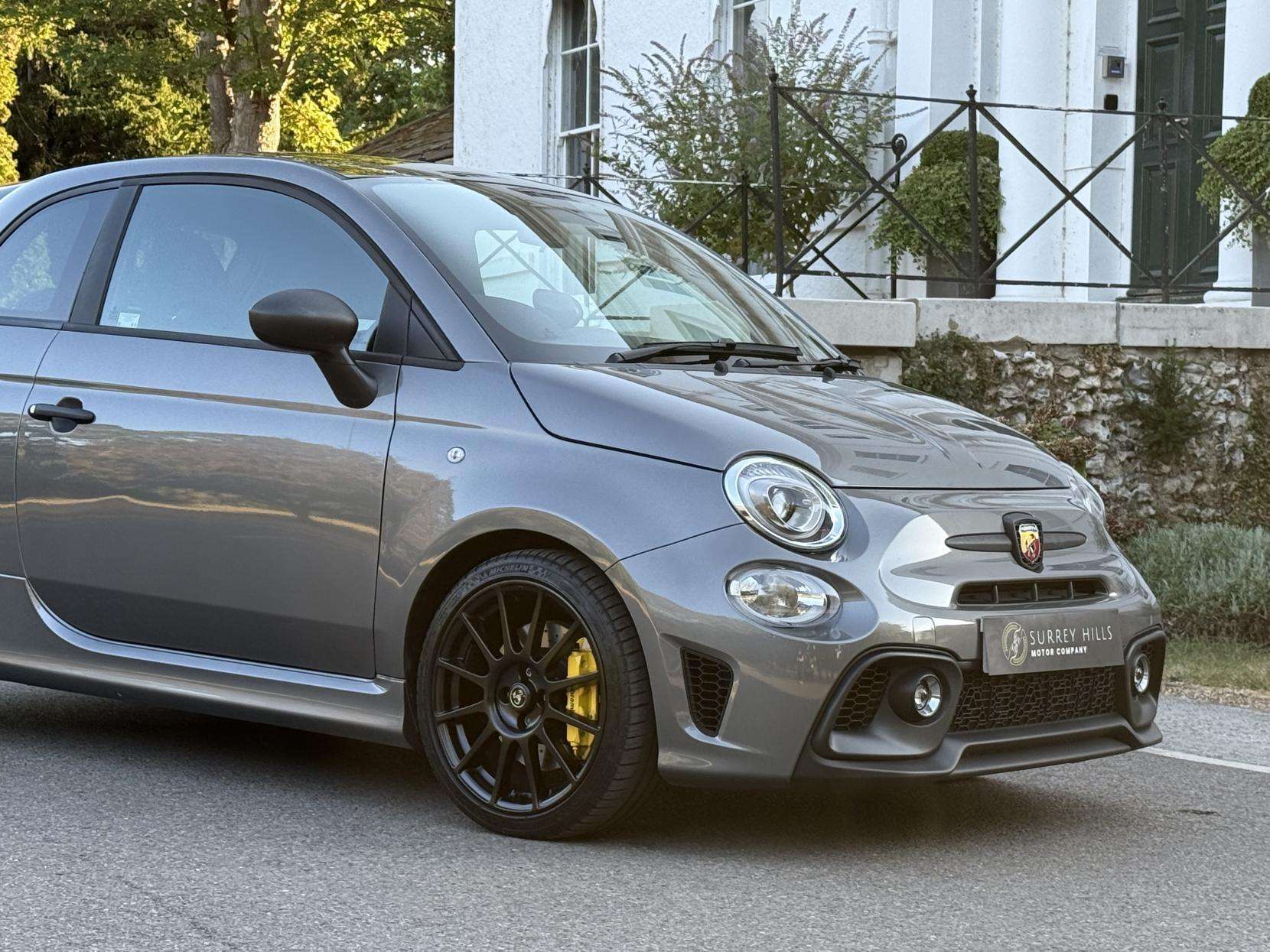 2024 ABARTH 695 2024 ABARTH 695