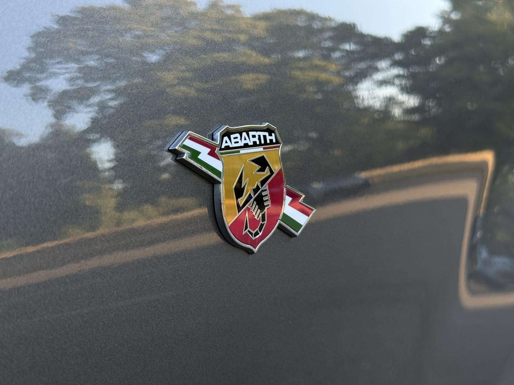 2024 ABARTH 695 2024 ABARTH 695