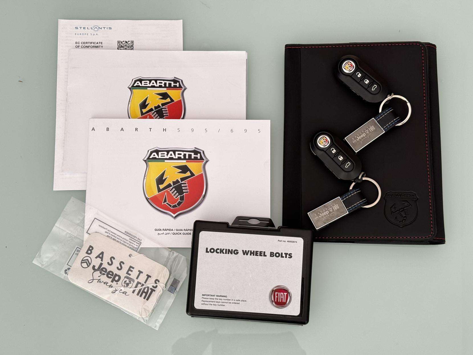 2024 ABARTH 695 2024 ABARTH 695