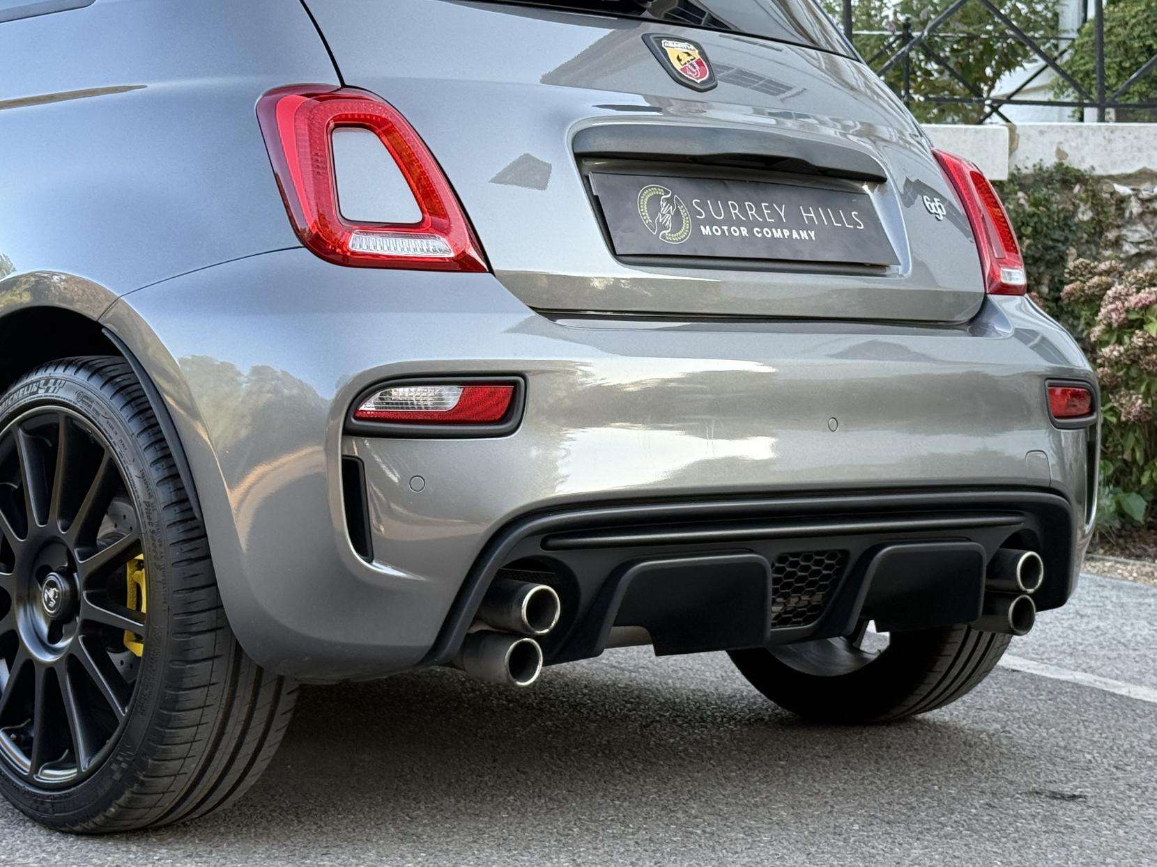2024 ABARTH 695 2024 ABARTH 695