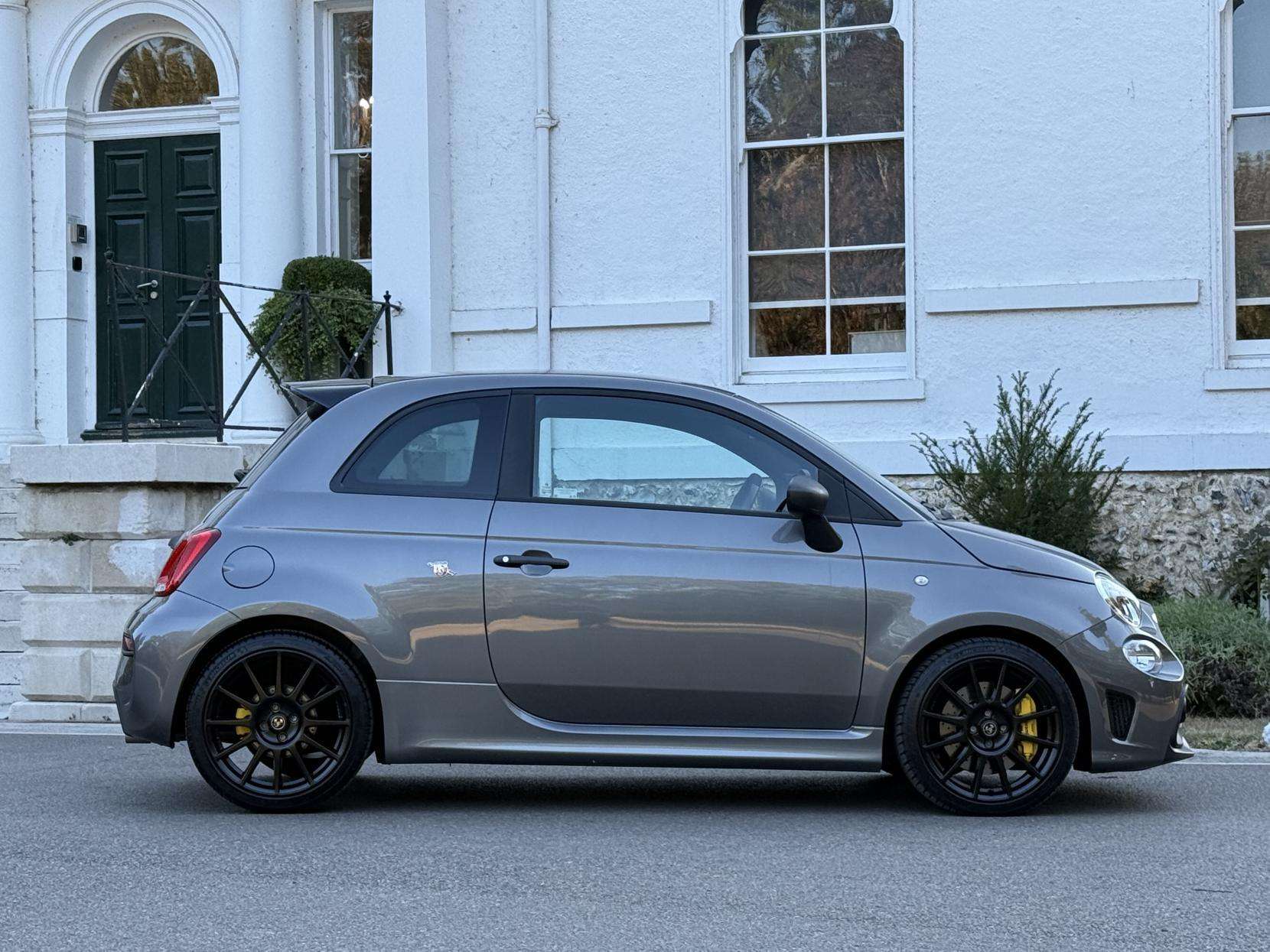 2024 ABARTH 695 2024 ABARTH 695