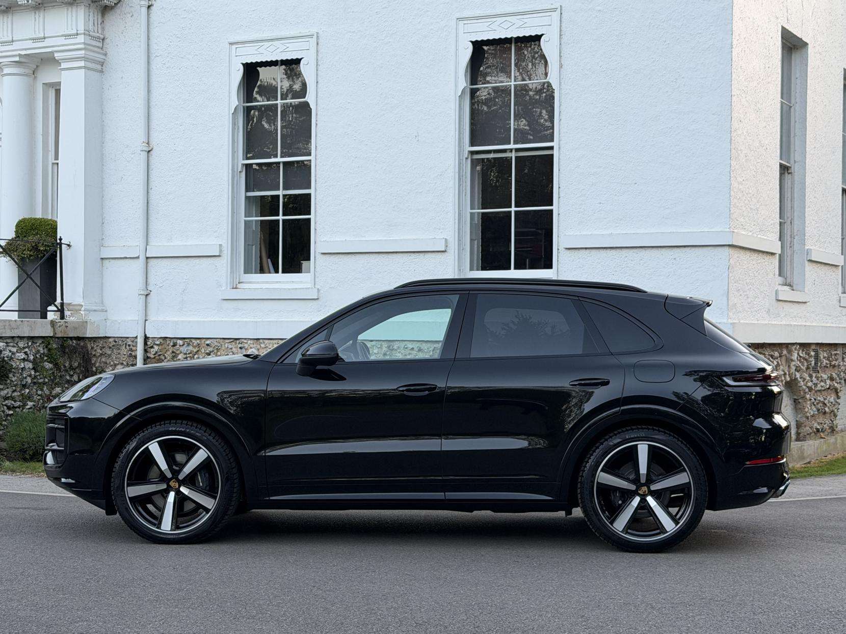 A 2024 PORSCHE CAYENNE 3.0 V6 E-Hybrid 25.9kWh SUV 5dr Petrol Plug-in Hybrid TiptronicS 4WD Euro 6 (s/s) (470 ps) A 2024 PORSCHE CAYENNE 3.0 V6 E-Hybrid 25.9kWh SUV 5dr Petrol Plug-in Hybrid TiptronicS 4WD Euro 6 (s/s) (470 ps)
