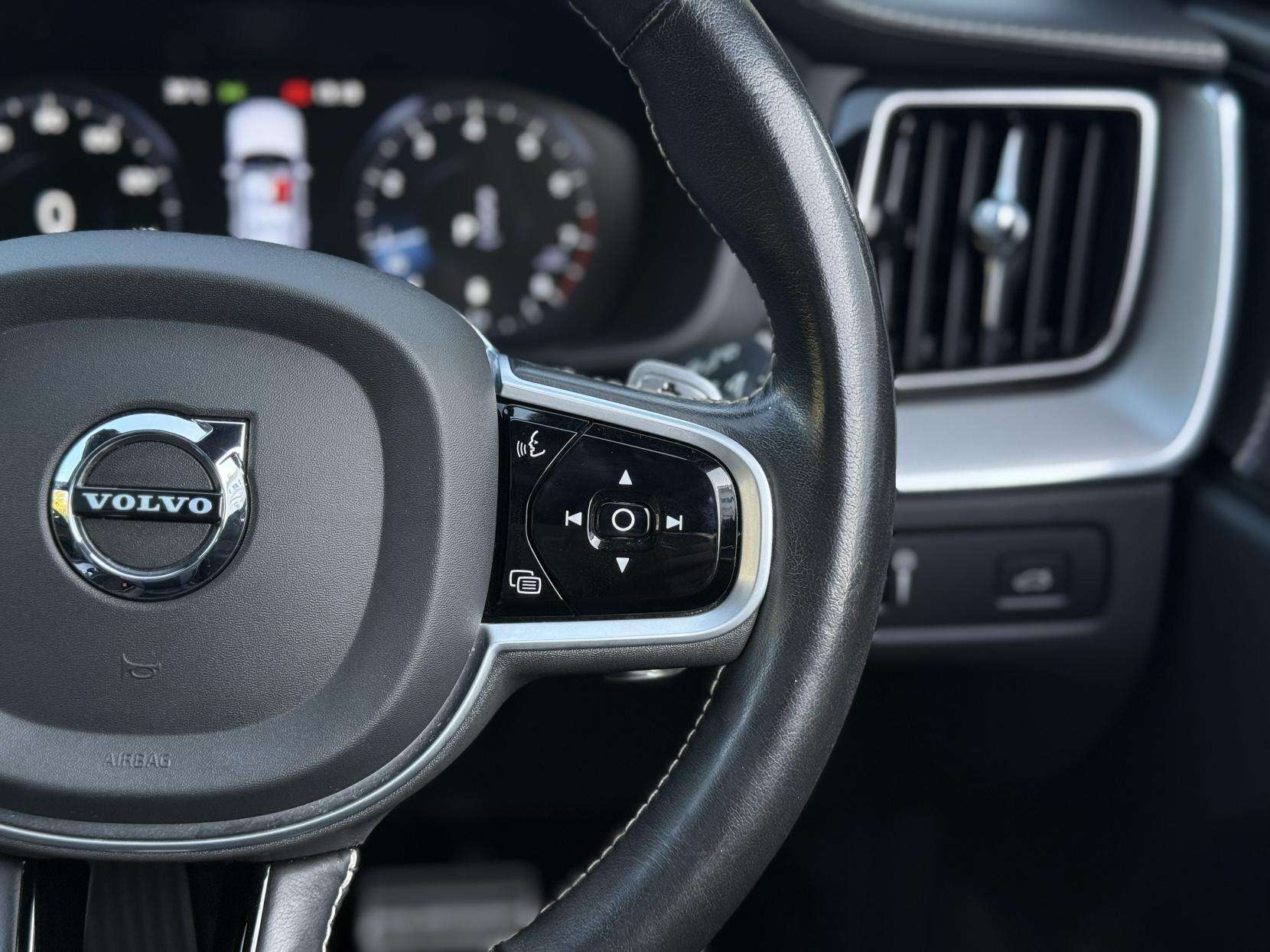 2020 VOLVO XC60 2020 VOLVO XC60