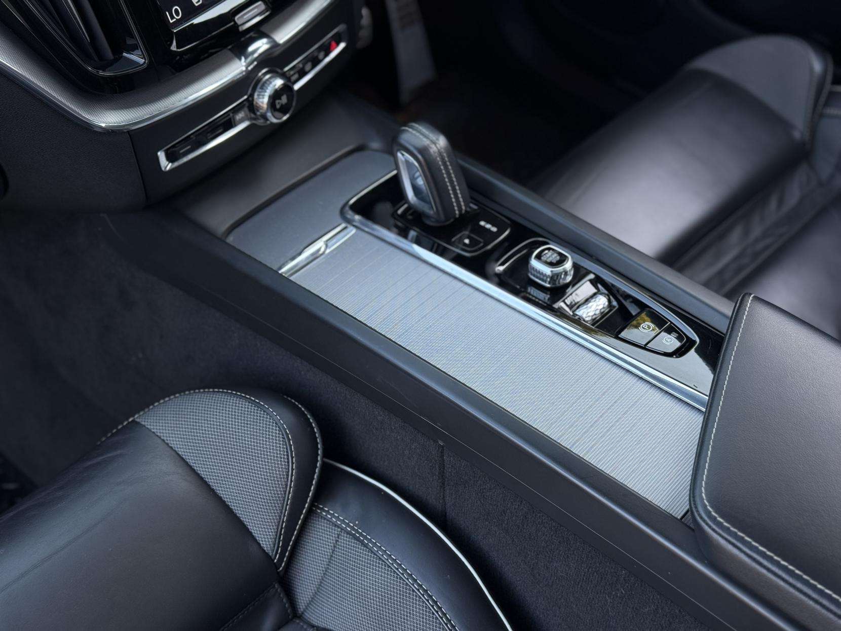 2020 VOLVO XC60 2020 VOLVO XC60