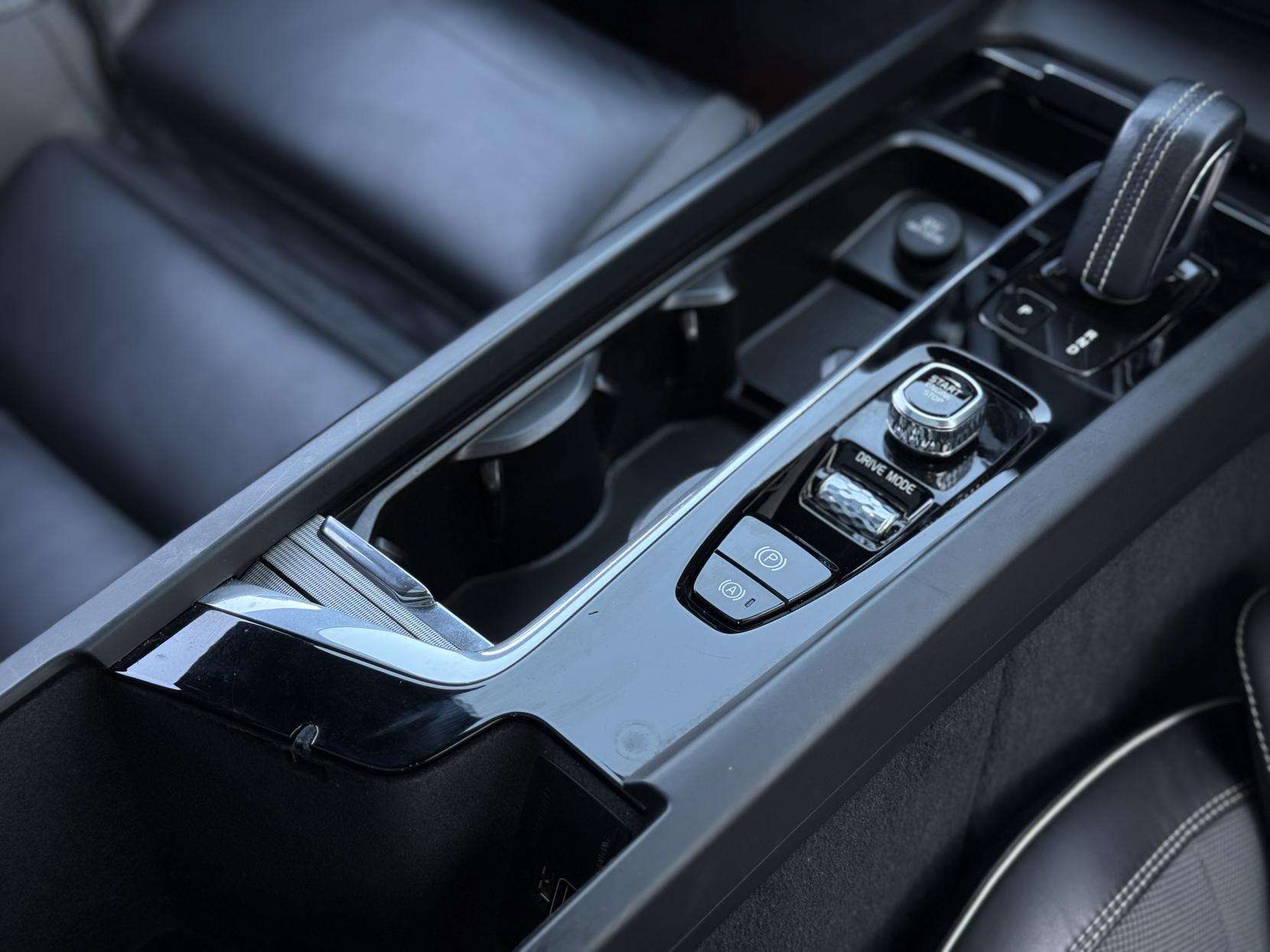 2020 VOLVO XC60 2020 VOLVO XC60
